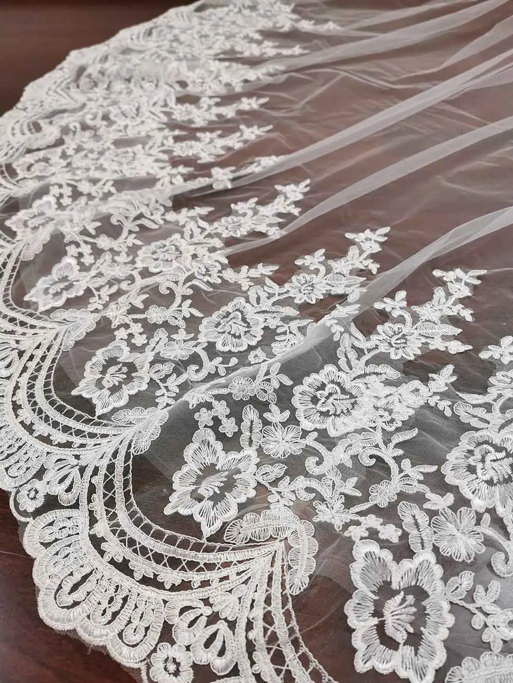 LUOXIN Long Lace Wedding Accessories 3.5 Meters White Ivory Bridal Veil with Comb