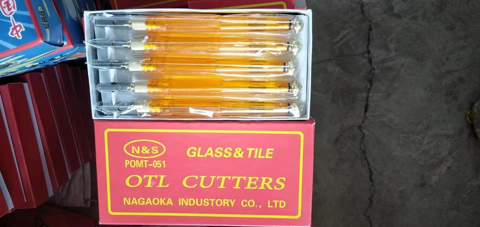 Diamond wheel oil filling roller knife glass cutter for glass