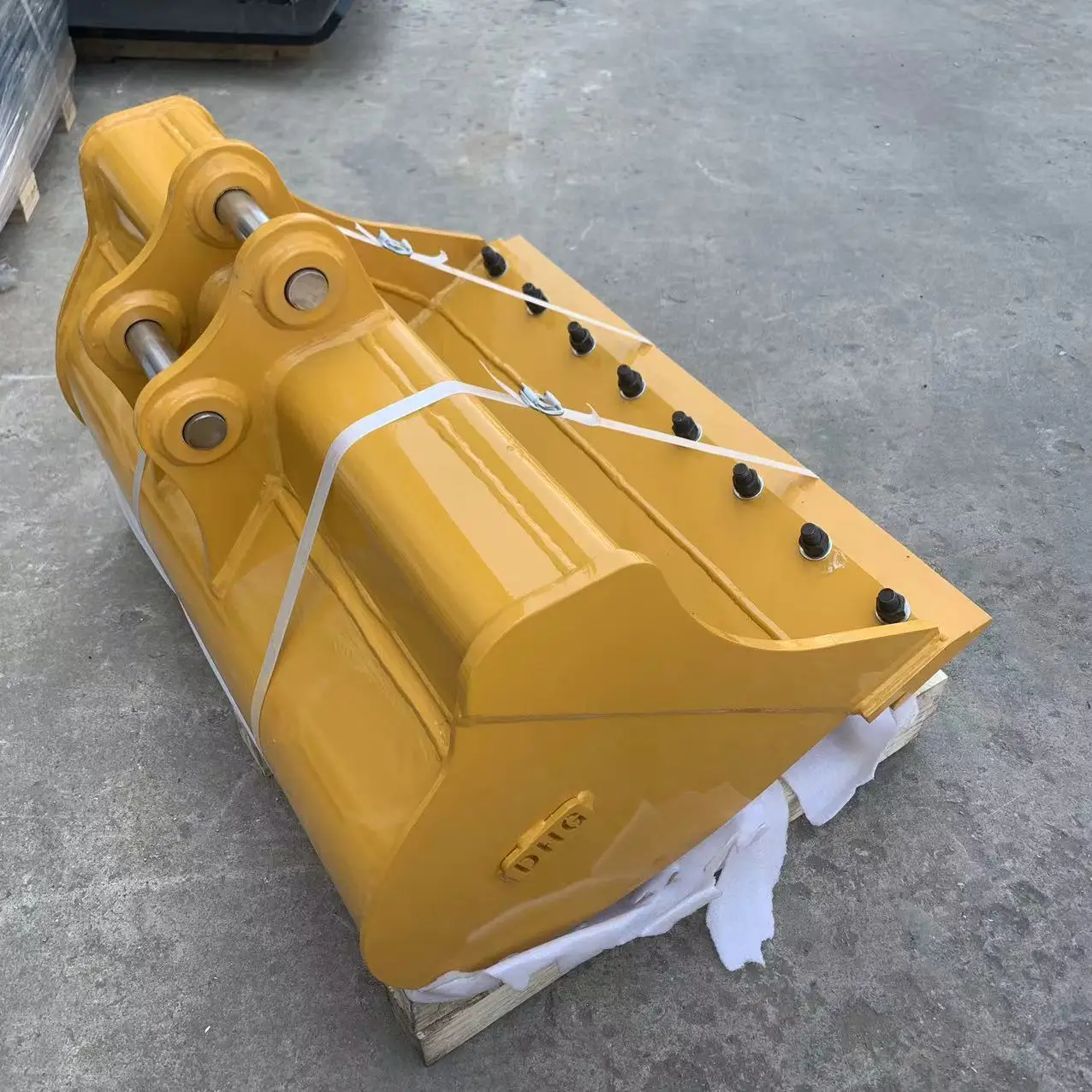 Mini Excavator Attachments Cleaning Bucket Clean up Bucket Excavator Mud Bucket for 1-4 Ton Excavator