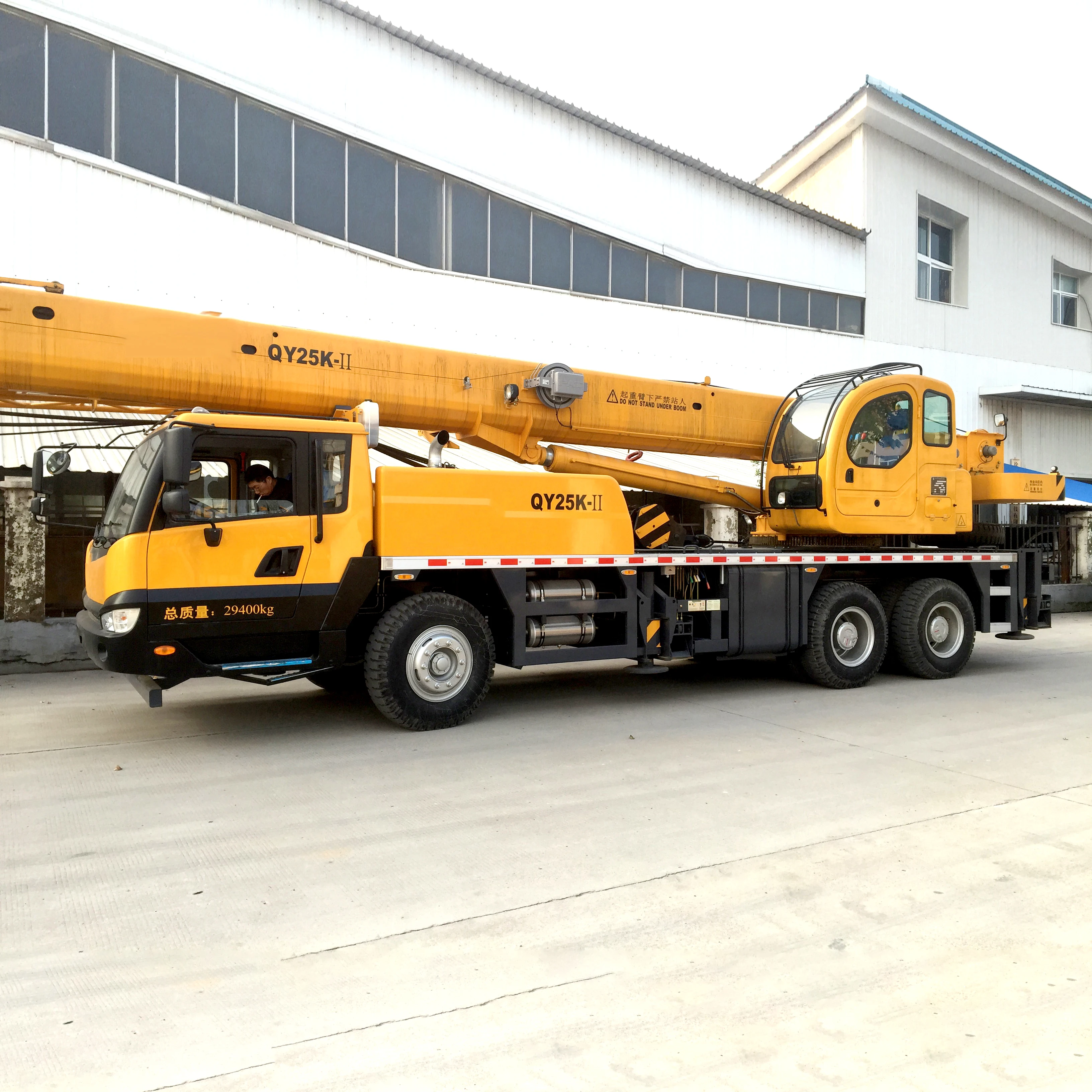 Chinese Telescopic Boom New XCT25L5_Y Right Hand Drive RHD 25 Ton Hydraulic Mobile Truck Crane