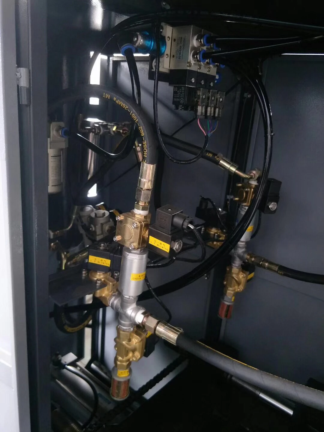 Used pet bottle blowing machine