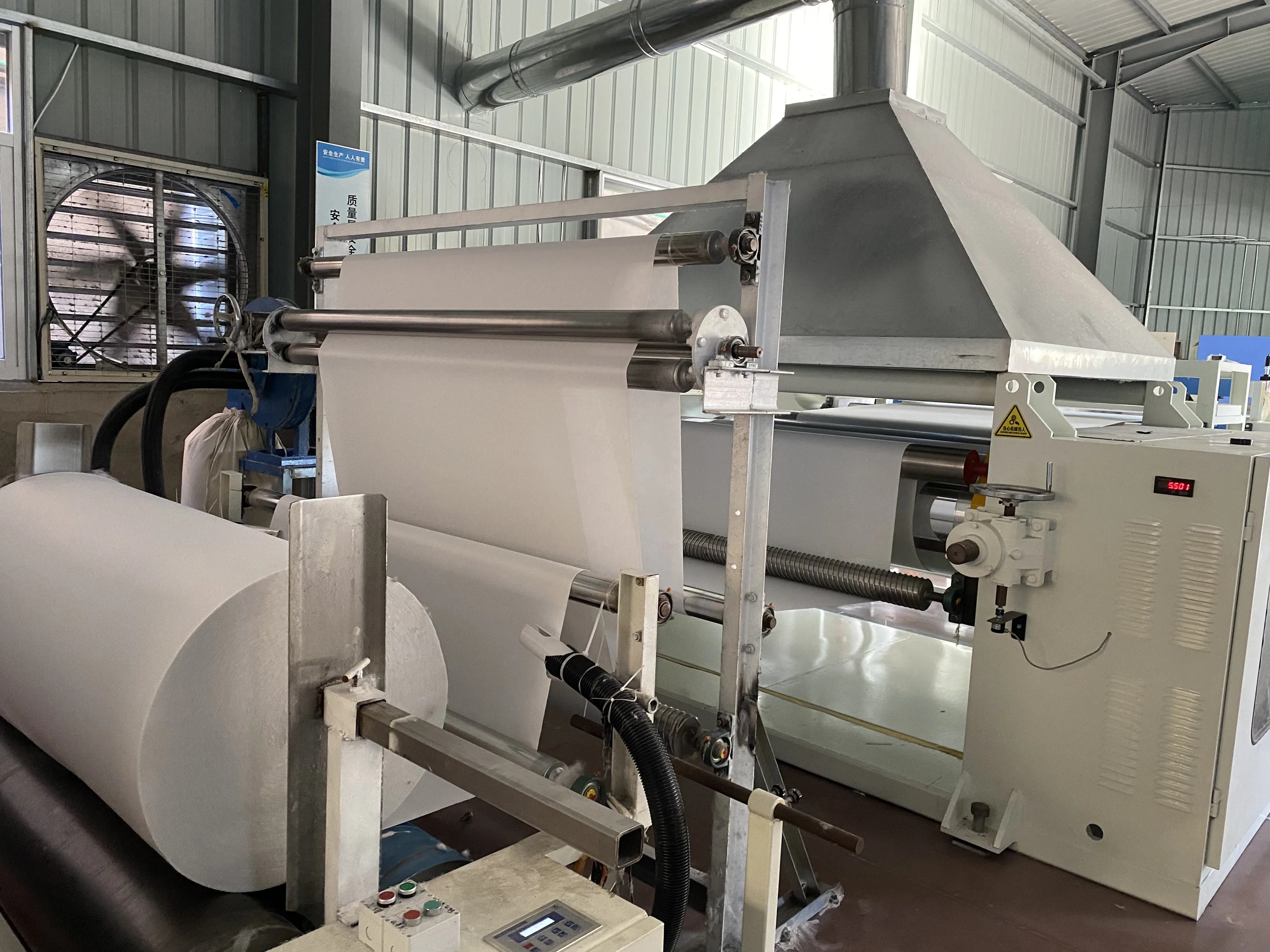 Stitch-Bonded Fabrics 14 Count Black Cloth Polyester Stitchbond Nonwoven Fabric Materials for Shoe or Bag