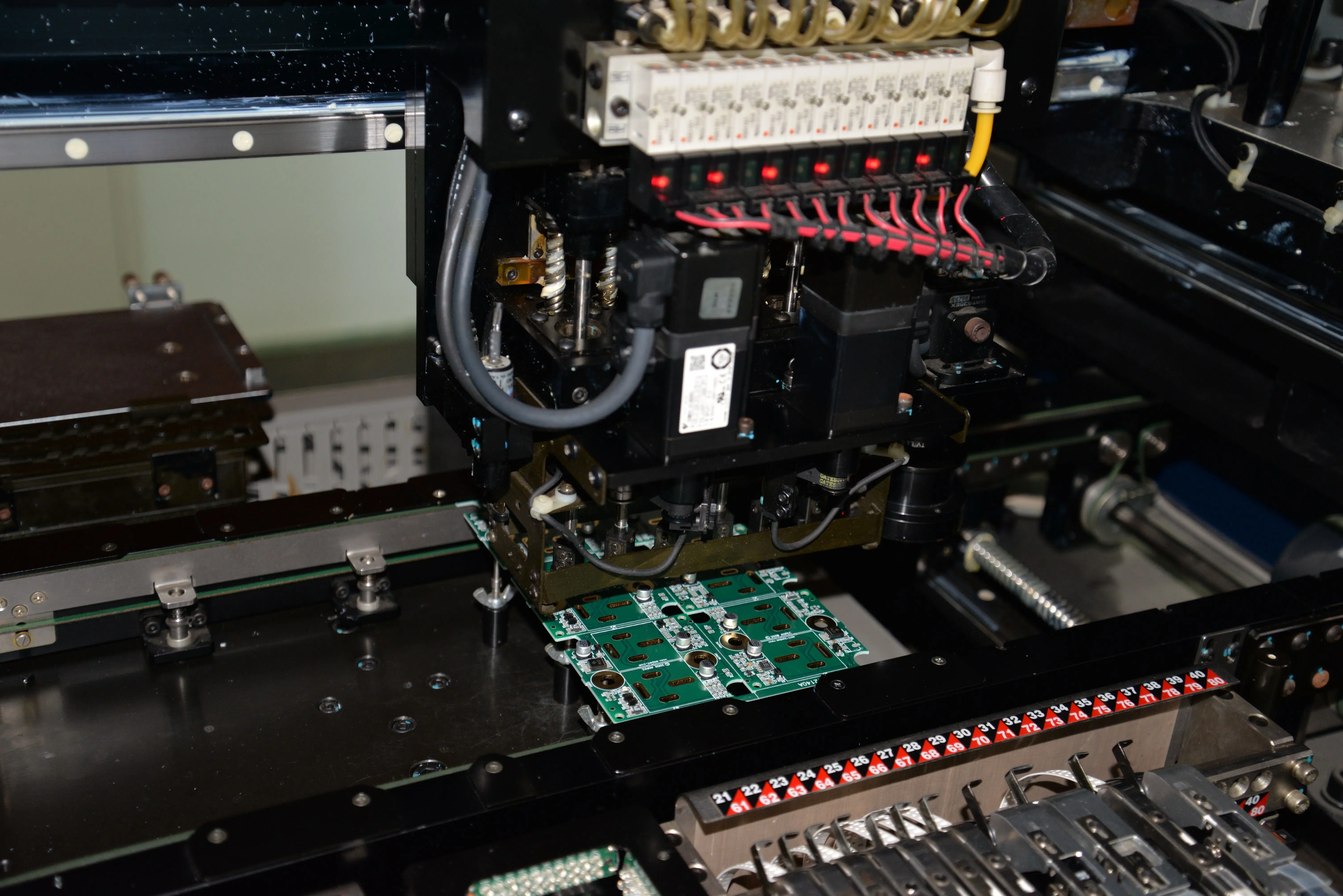 12V 140A dual battery voltage sensitive split charge relay 13.7V 12.8V DC Campervan Motor homes Caravans 4x4s and Boats