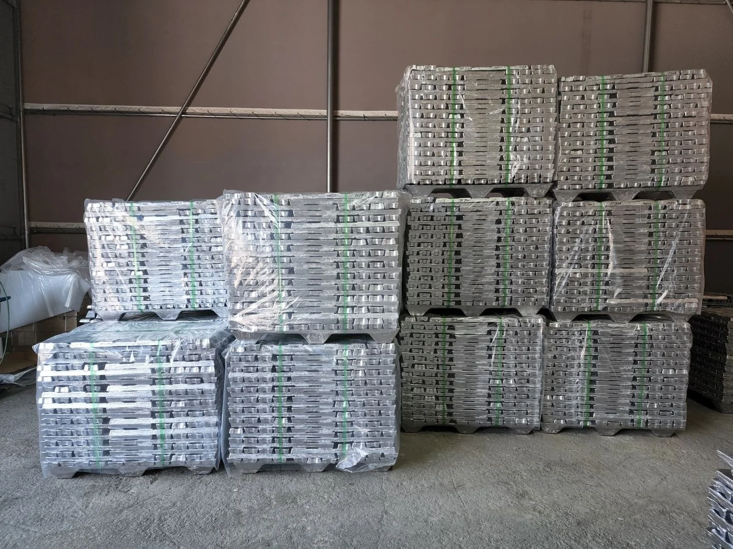 Цинковый зольный металлический кадмиевый слиток чистый цинковый слиток 99.99% 99.995% цинковые слитки