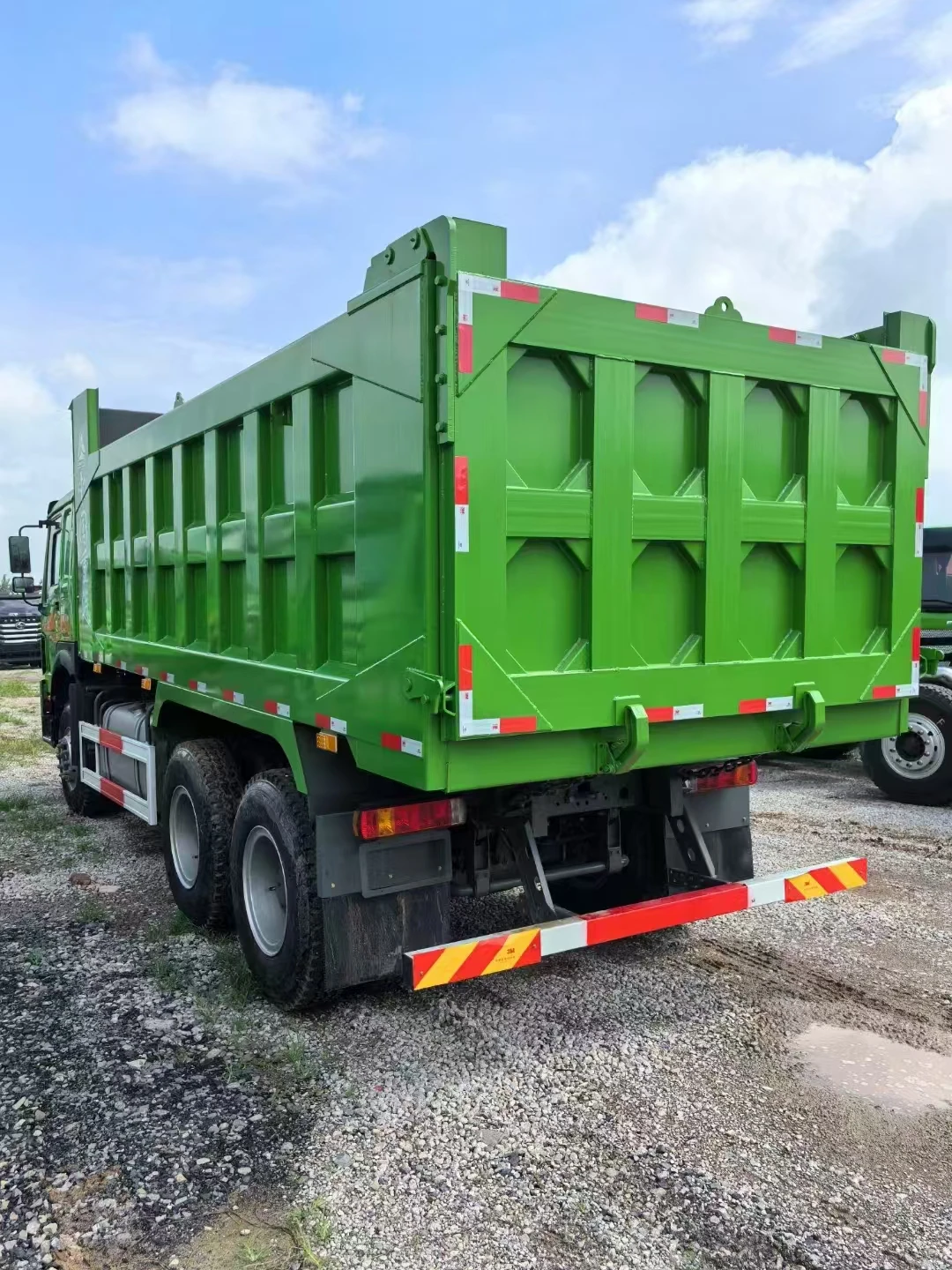 Сверхмощный грузовик HOWOChinaHot продажа подержаного грузовика Howo 6x4 10 колес небольшой дешевый и долговечный экономичный