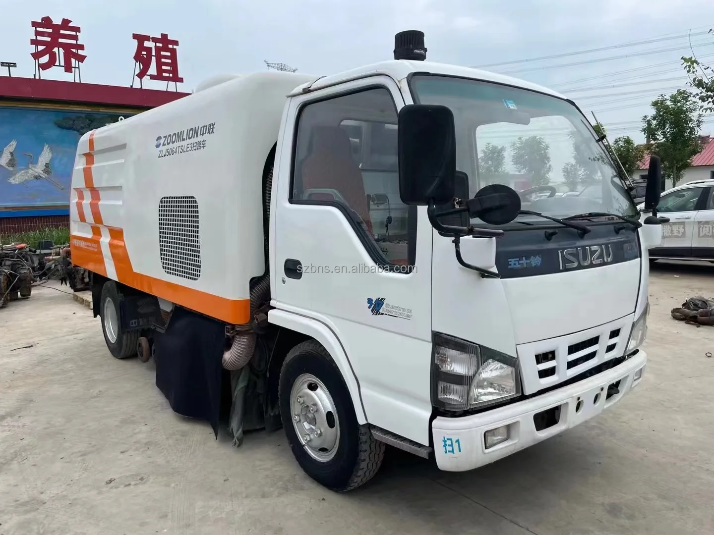 Хорошая цена Вакуумная уборочная машина Isuzu 600p для уличной уборки пылеочистительные машины с