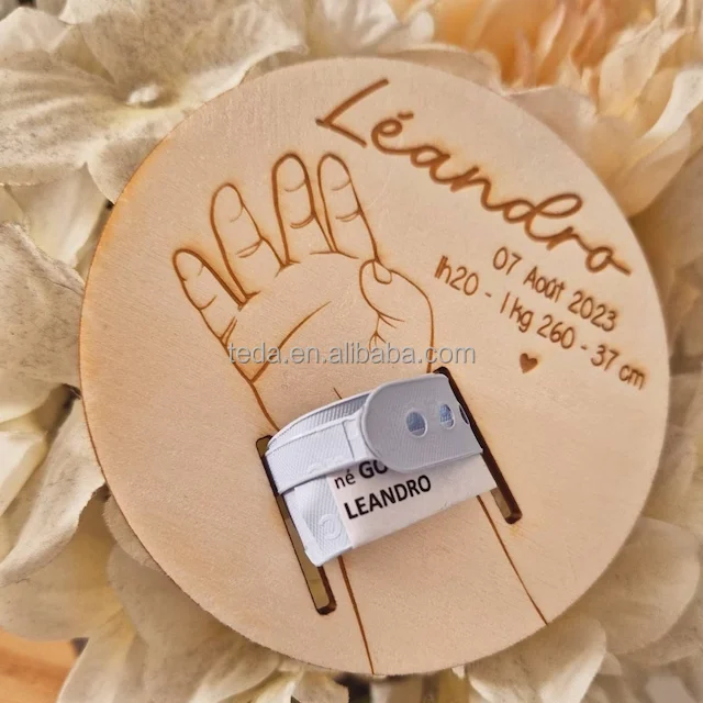 Free custom Hot sale Souvenir Laser engraved birth Bracelet Holder Wooden Support cards sign for Newborn Gifts