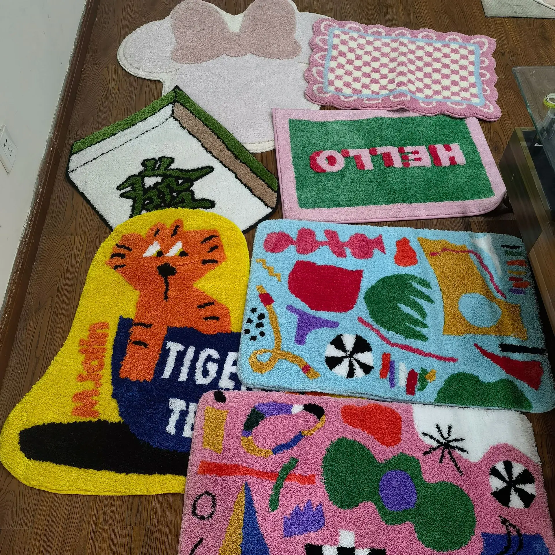 Wholesale Customizable Plush Jacquard Cartoon Image Carpet High Quality Ultra Fine Fiber Irregular Shaped Carpet