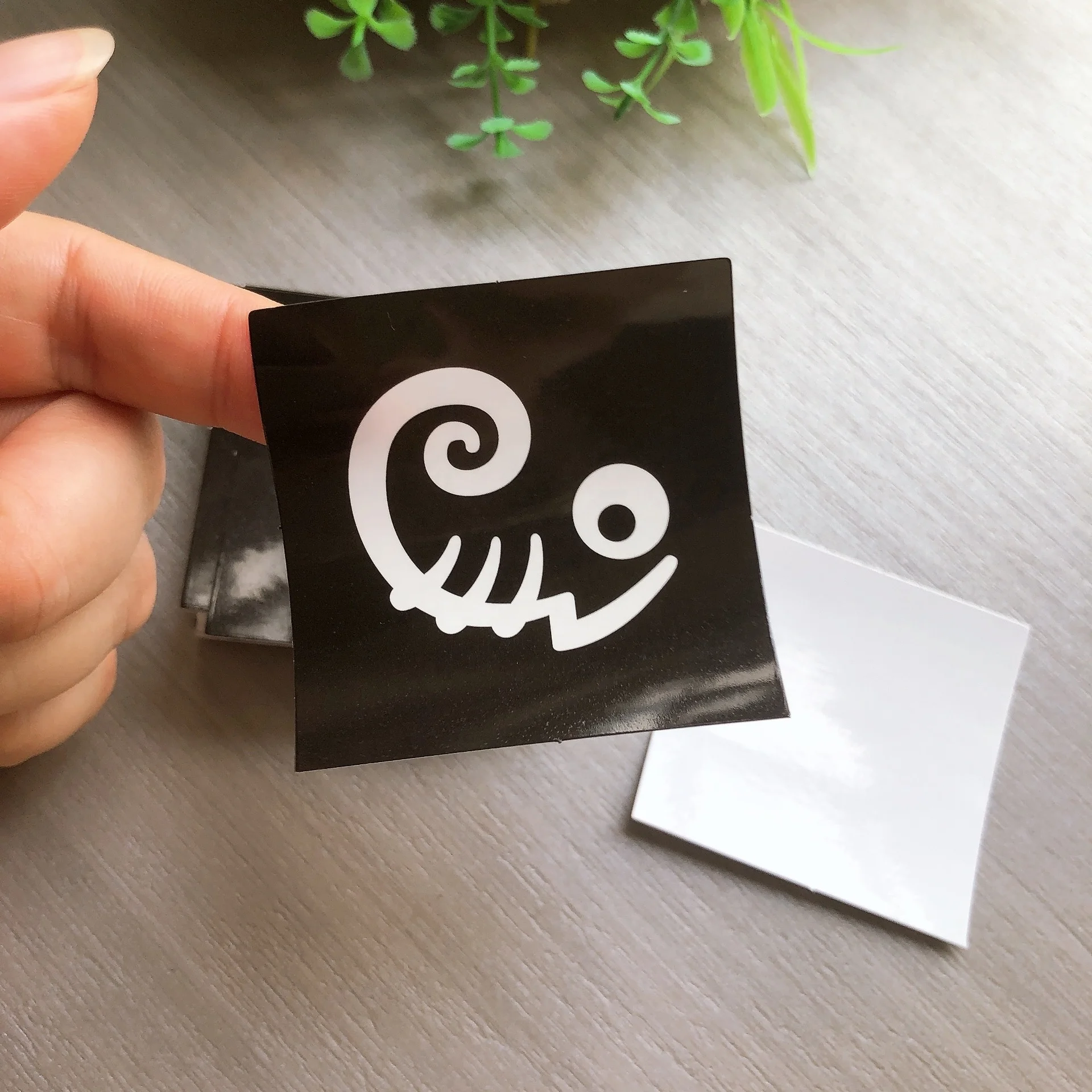 Оптовая продажа пользовательская печать логотипа водонепроницаемый ПВХ виниловые самоклеющиеся наклейки