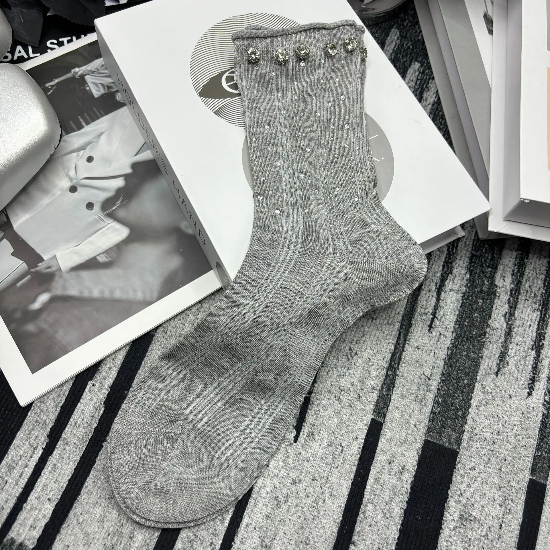 Luxury Sparkling Shiny Thin Medium Tube Socks for Women Breathable Sweat Absorption Socks Full Diamond Glittering Mid-Tube Socks