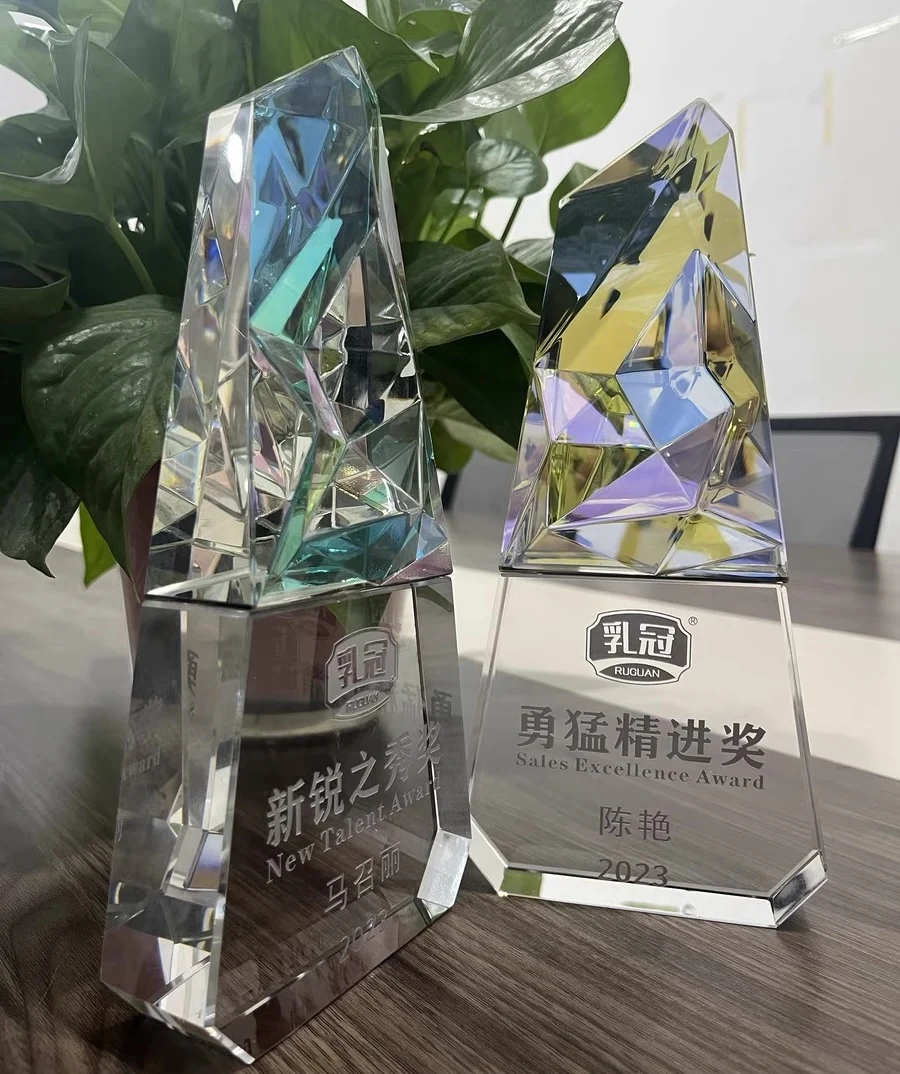 2024 New Design Rainbow Mountain Diamond Crystal Glass Awards Plaque Trophy with Customizable Engraving - MH-NJ0578