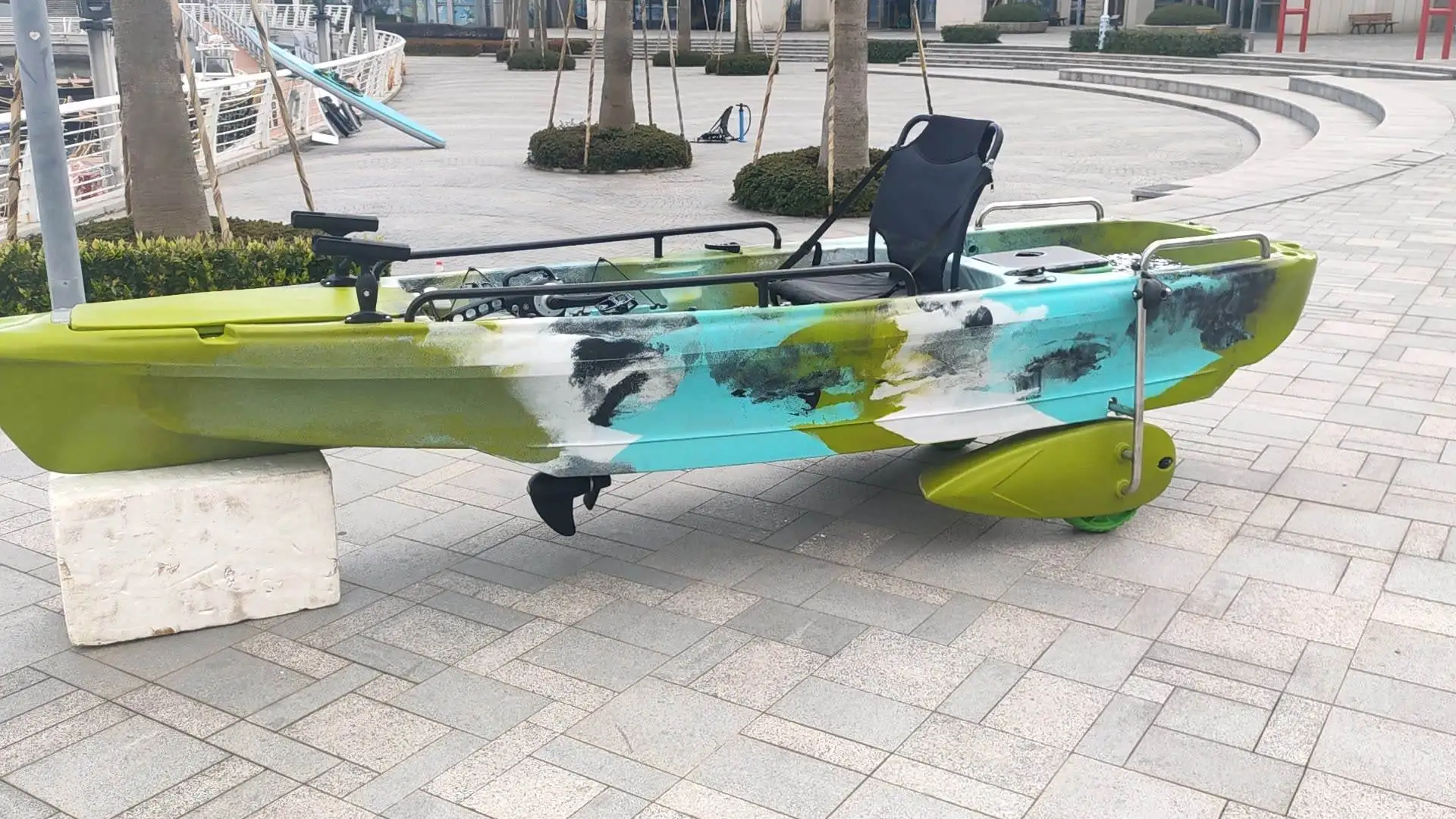 LULUSKY 2022 Pro Angler Sit On Top Jet power Fishing Kayak With Paddle And Rudder System Included For Sale