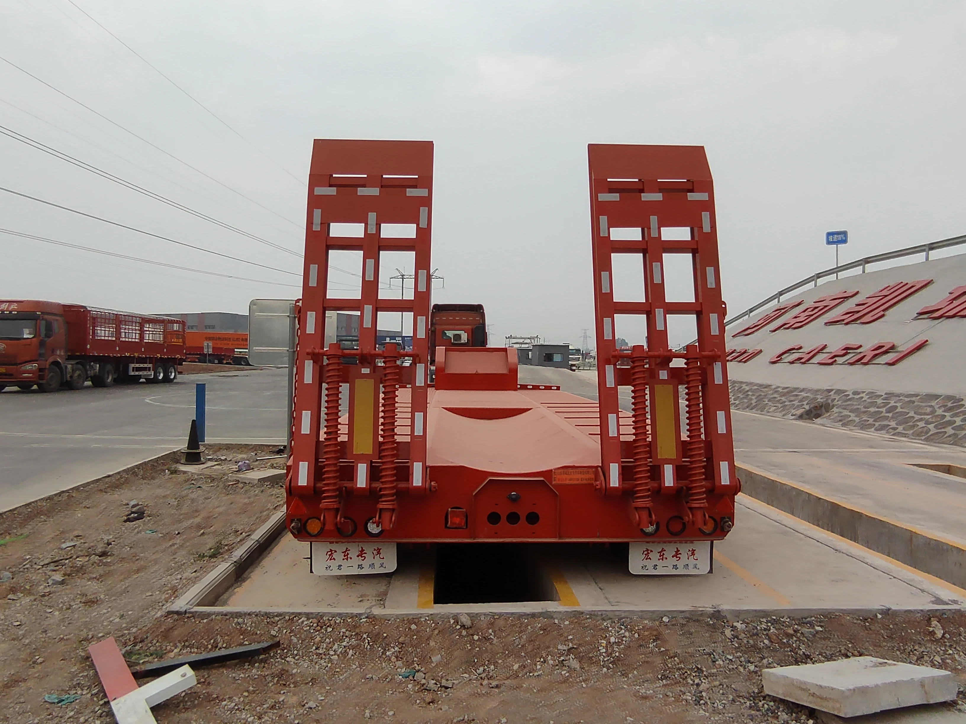 Гидравлический 3 оси прицеп с низкой платформой 100 тонн Lowboy полуприцеп