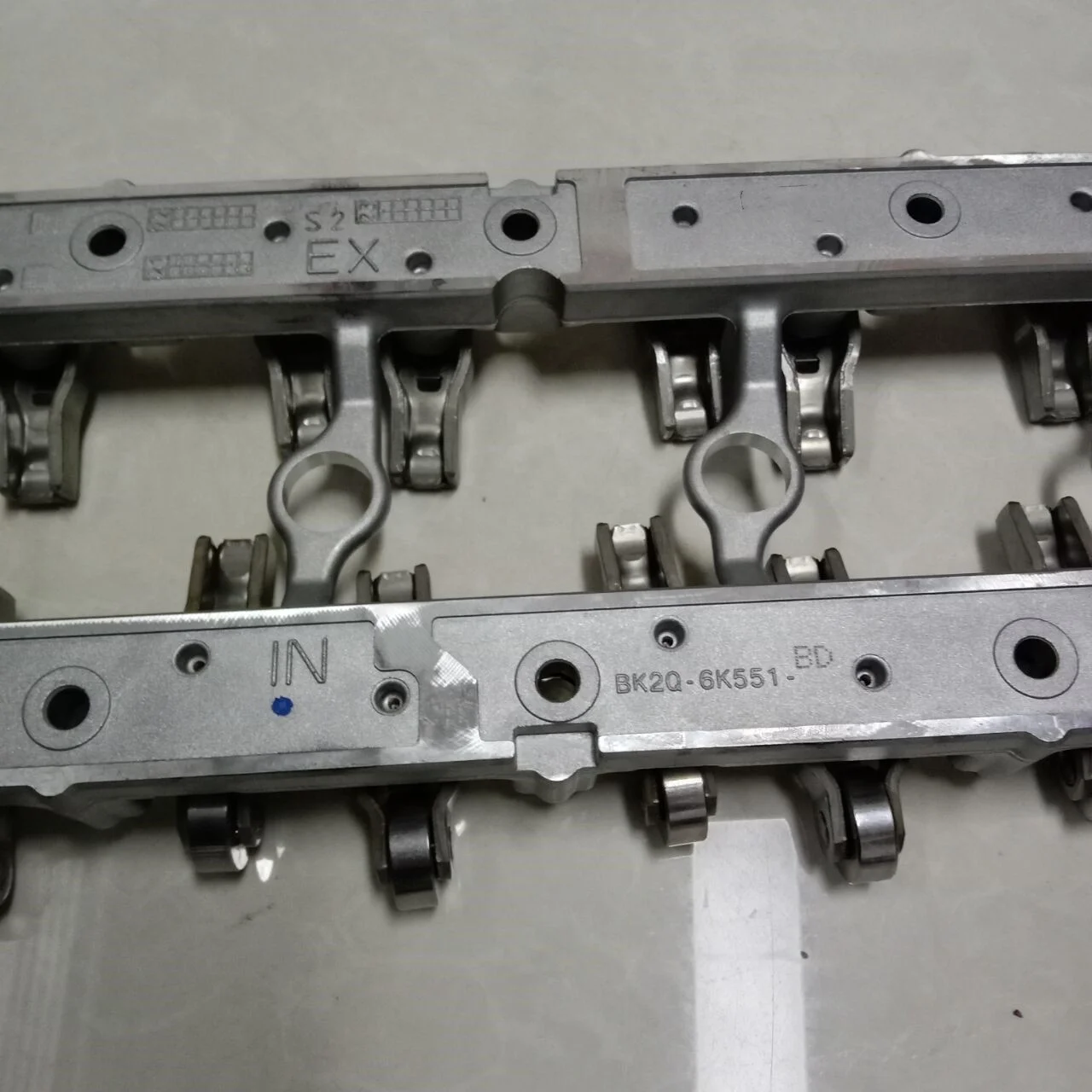 Genuine Auto parts Rocker Arm assembly BK2Q 6K551 BC for ford transit V348 2.2L BK2Q 6K551 BC 1756382 BK2Q 6K551 BD