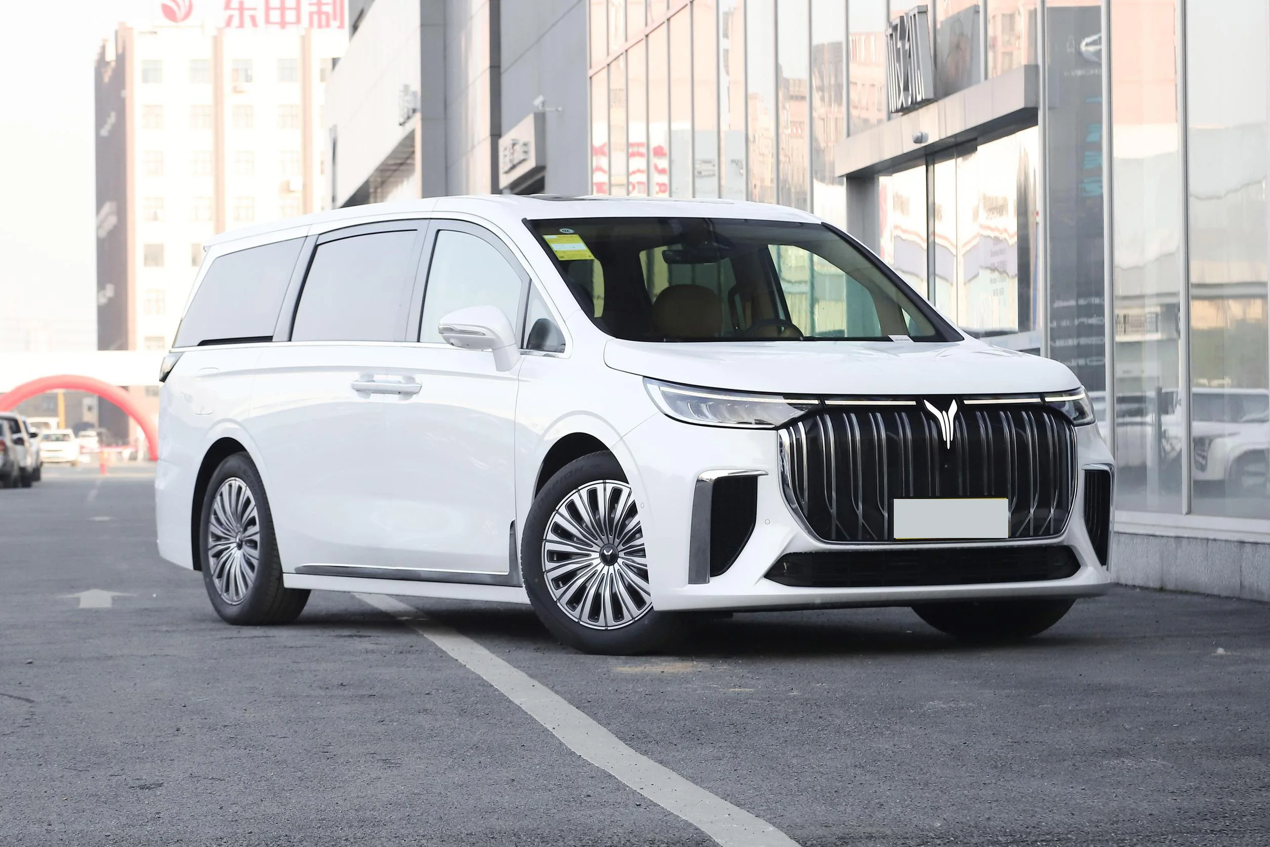 Buy China Brand New EV Cars 2024 Voyah Dreamer 5 Doors 7 Seats MPV Long Range 650KM Electric Cars For Adult
