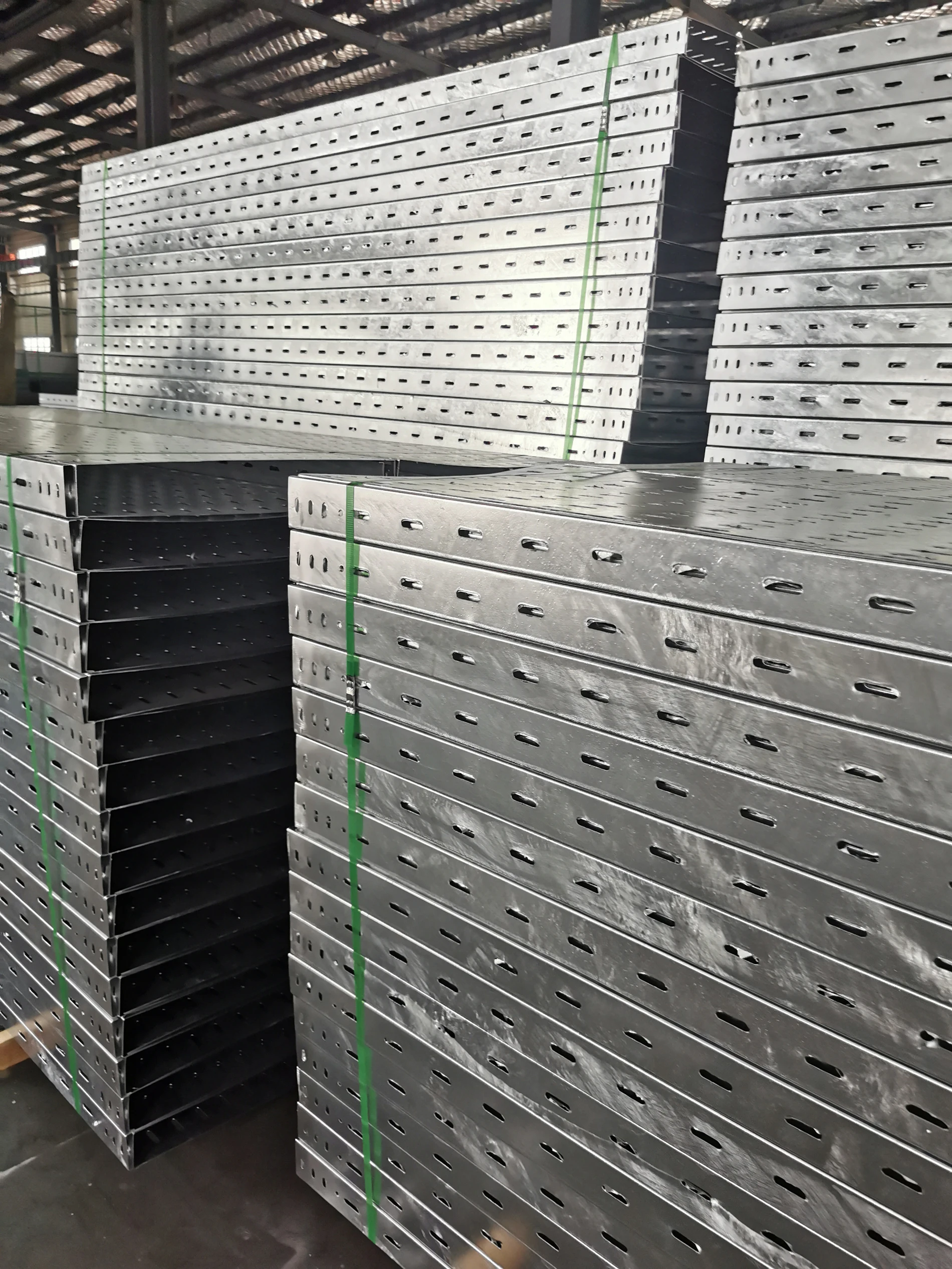 Inside Riser Cable Tray Hot Dipped Galvanized Steel Cable Tray and Perforated Cable Tray Supporting system