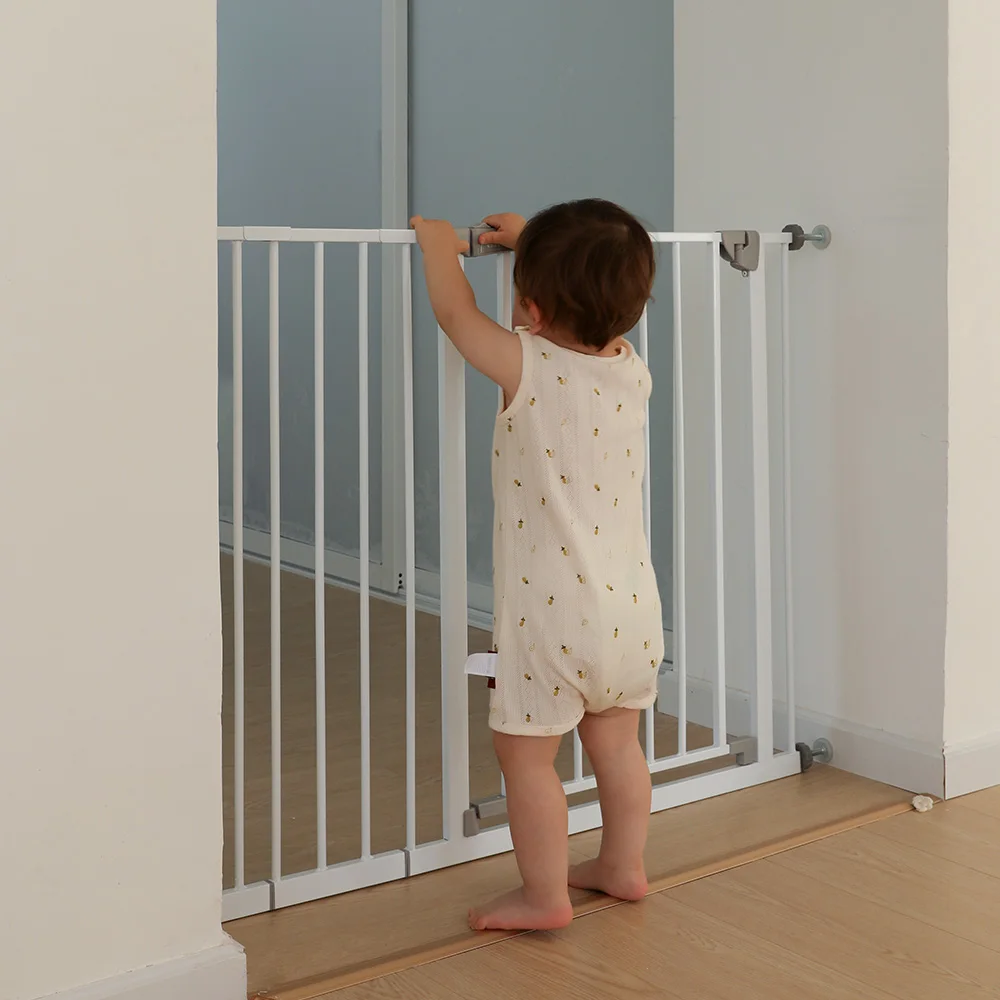 Chocchick porta barreira cao Child Indoor Door kids fence Gates Safety Bar metal Retractable Stairs baby gate with cat door