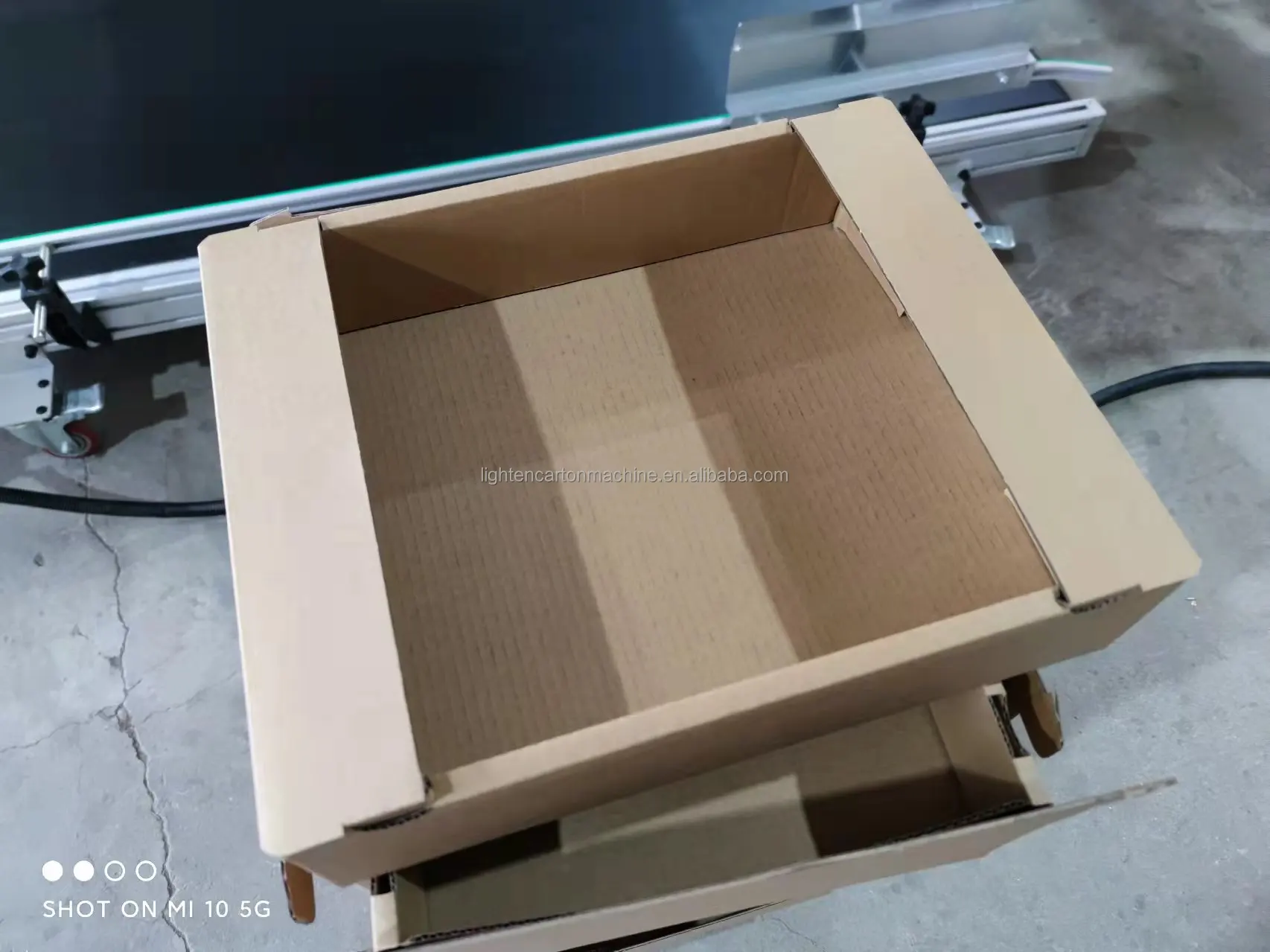 Automatic fruit box forming machine Platform / P 84 /Citrus / Open Column box hot melt gluing forming machine