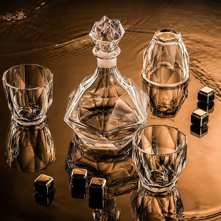 New Arrival High Quality 1000ml Transparent Luxury Exquisite Cutting Process Whisky Glasses Bottle Wine Bottls Set