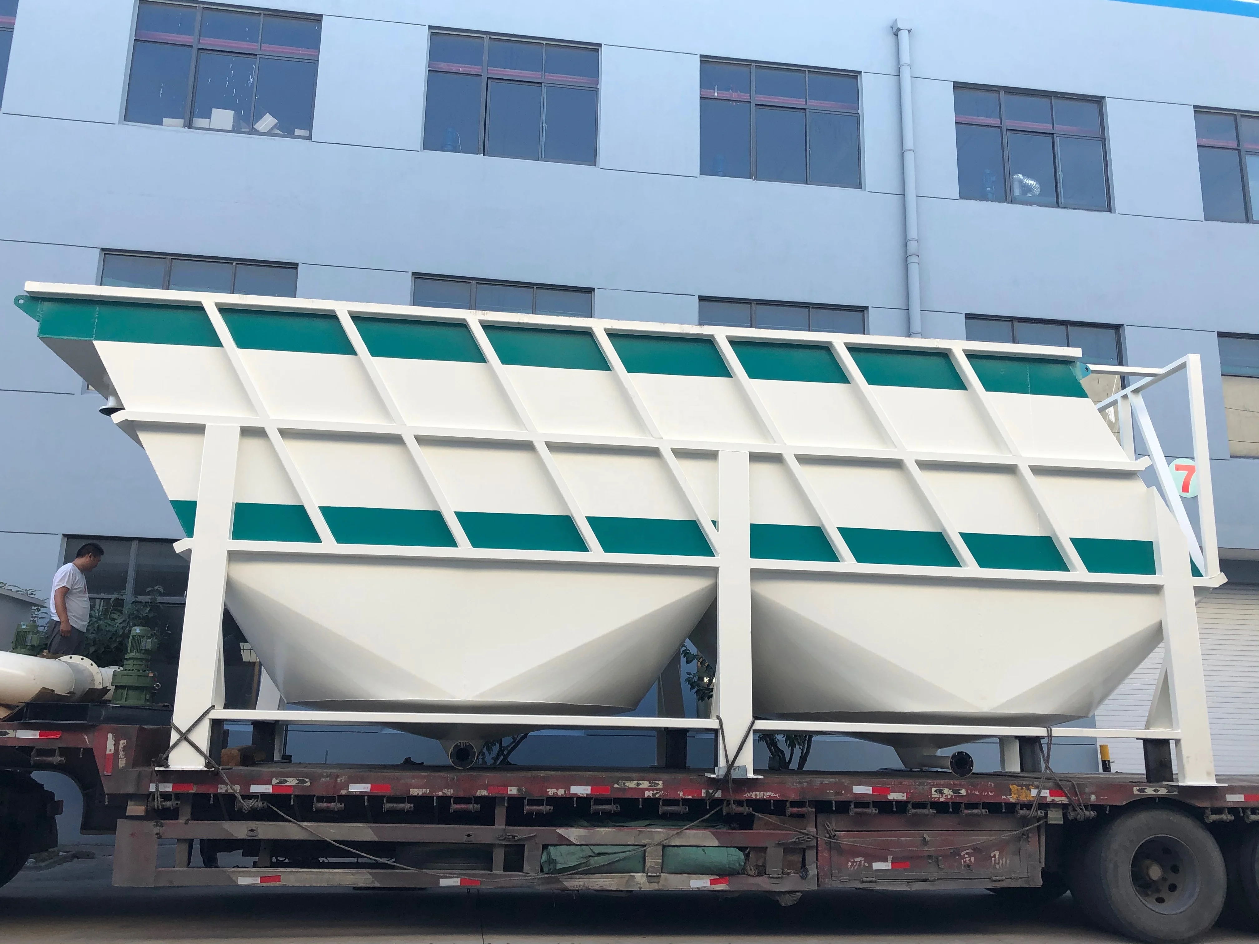 Lamella separator for industrial waste water separation