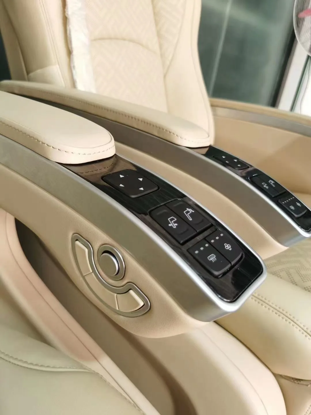 Electric Luxury Vip Massage Rotating Multifunction Luxury Van Seat For Sprinter Alphard Vito Hiace V Class