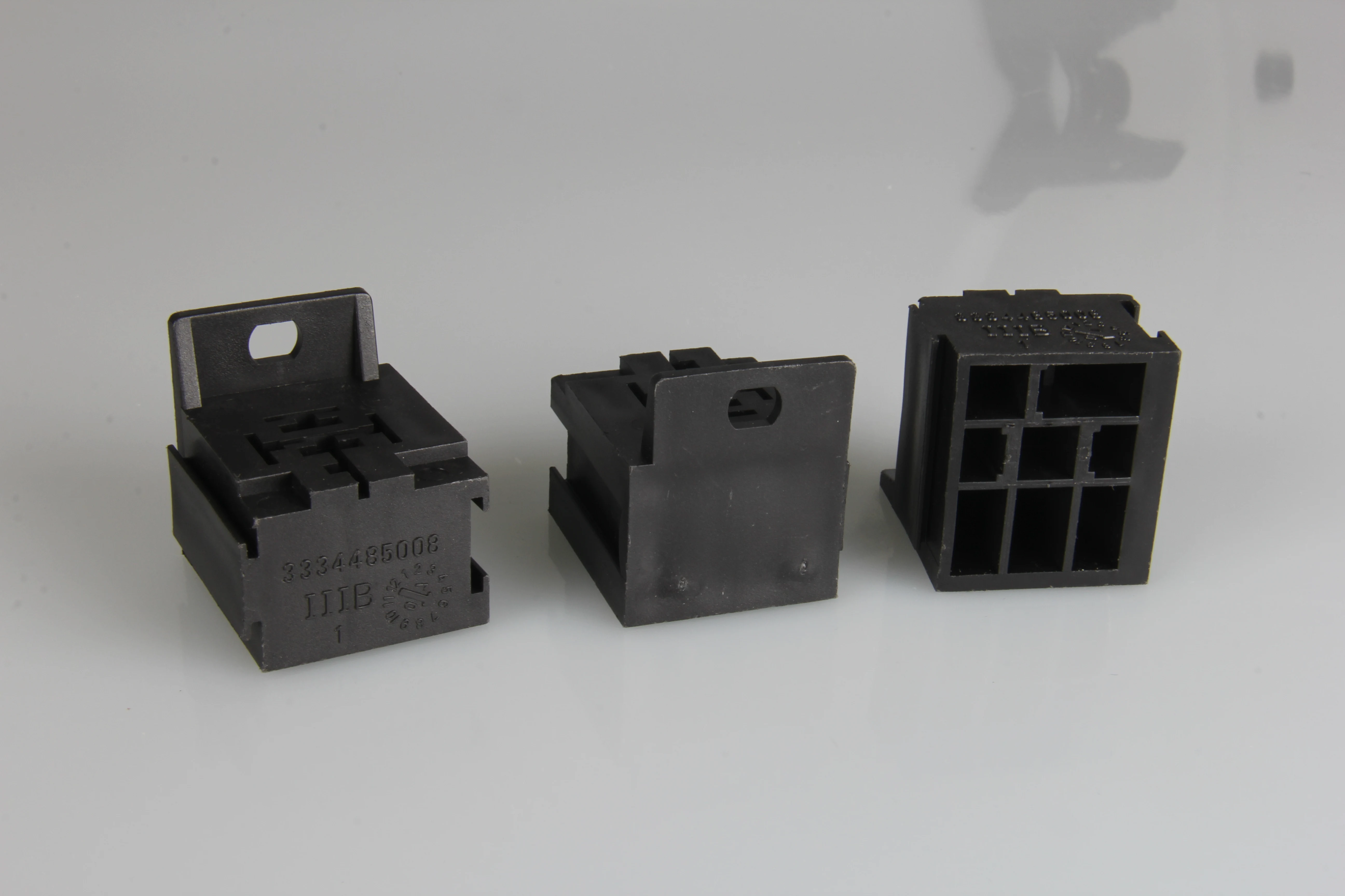 5pin holes Automotive Relay Base Holder Sockets With Mounting Bracket 3334485008