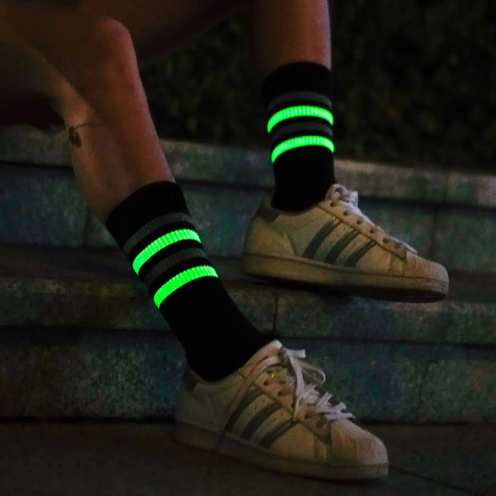 Customized High Crew Socks Shiny Glowing Compressed Night Light Luminous Street Sports Socks for Night Safety Bike Riding