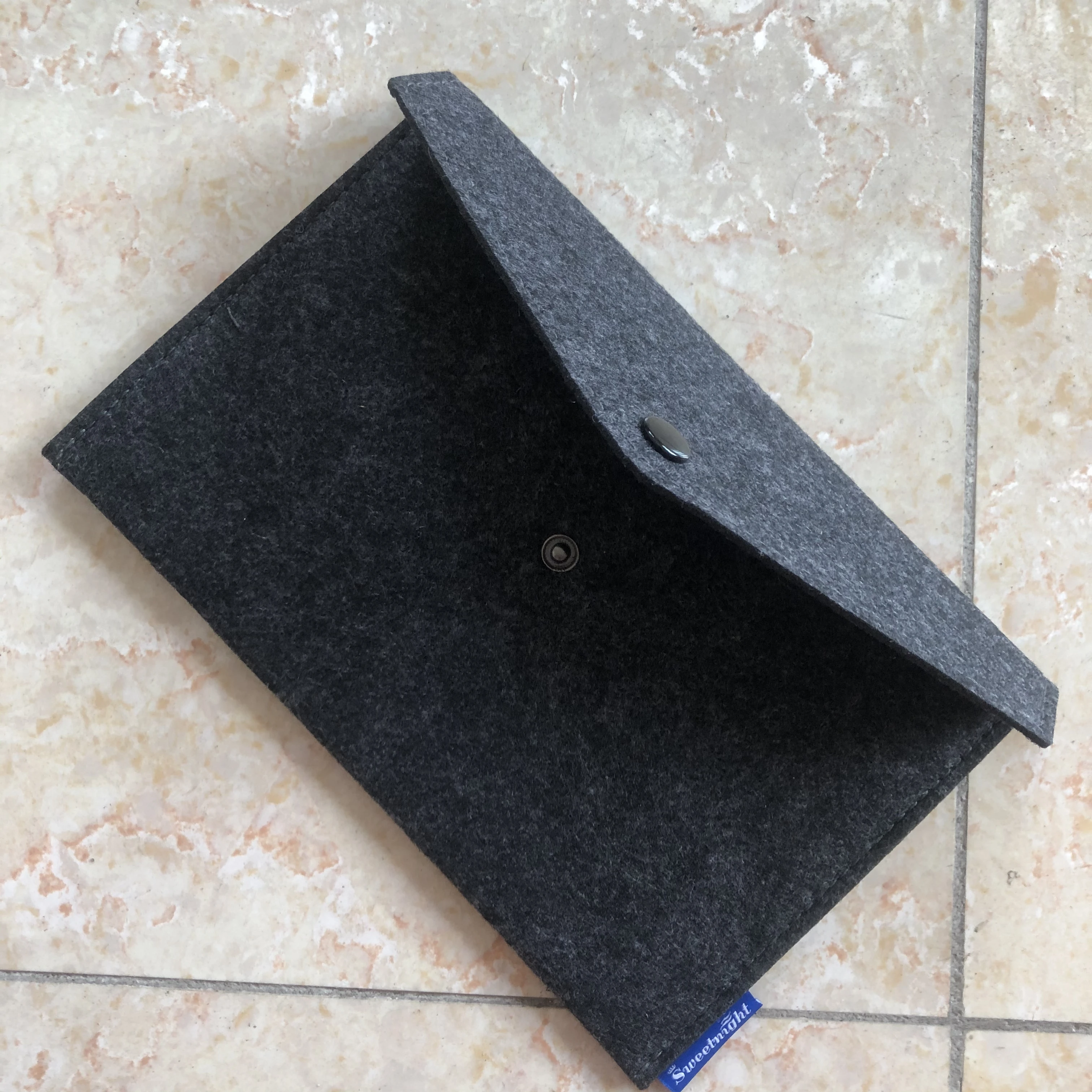 Wholesale felt phone bags felt phone cases packaging bags universal felt phone bags