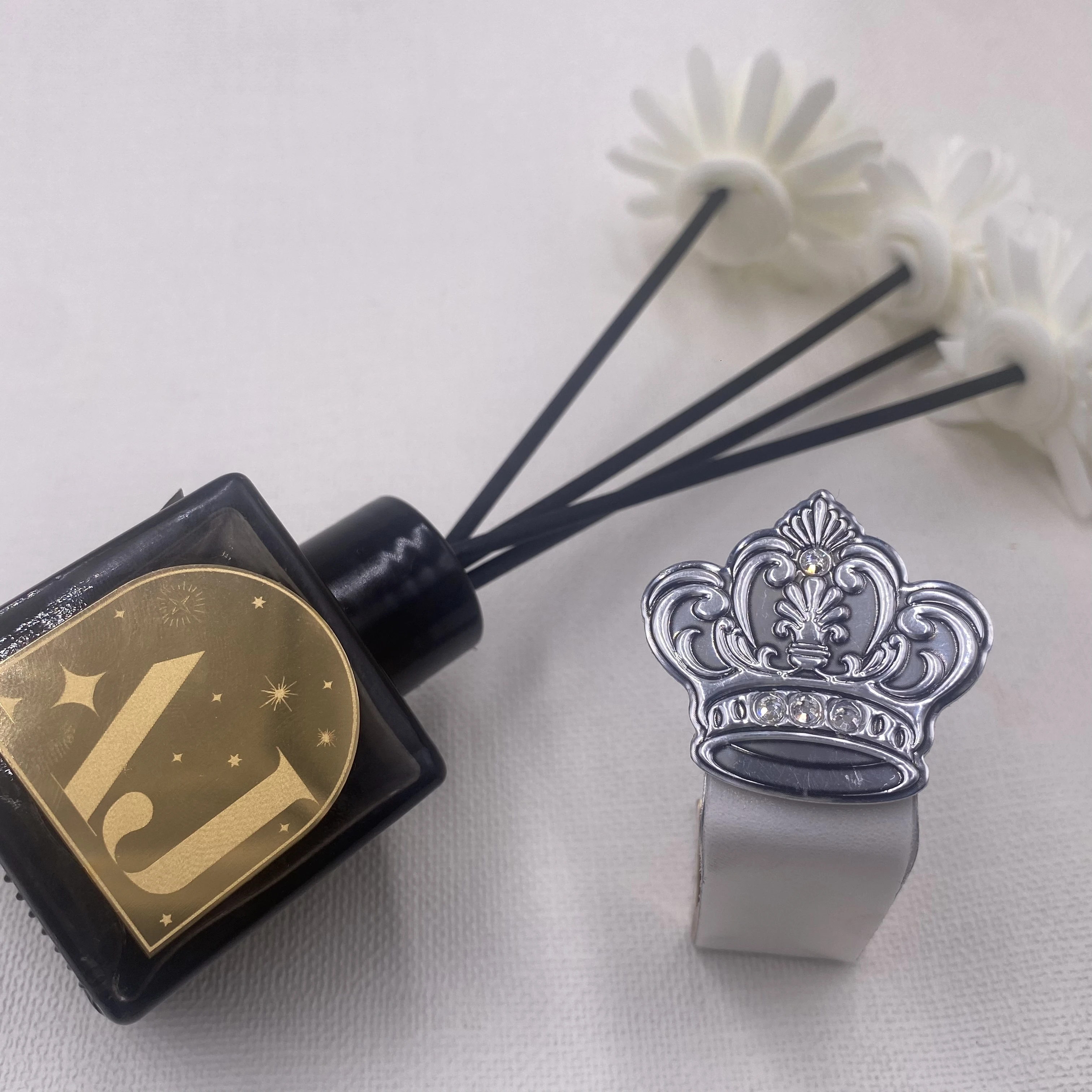 Customized Perfume Bottle Metal Label Custom Printing Waterproof Logo Pattern Embossed Sticker Sticky perfume bottle sticker