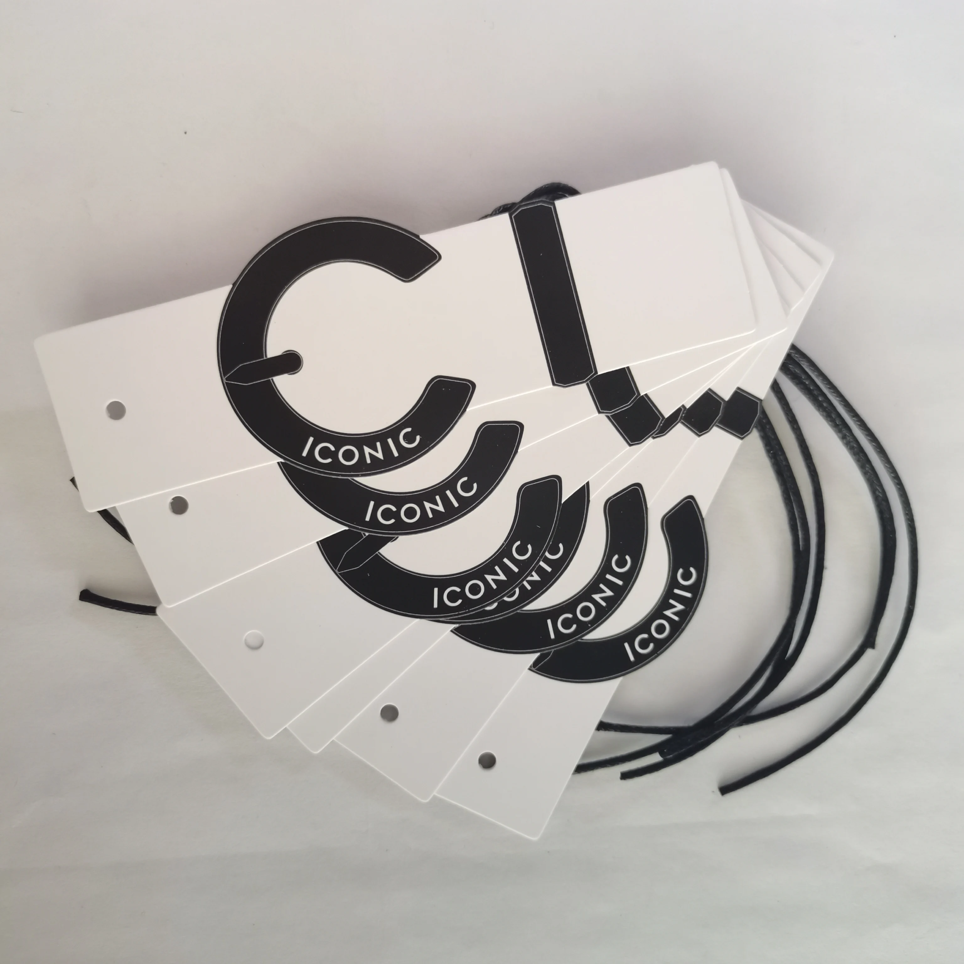 HT26 Clothing Paper Hang tag and Label with String And Pin Custom Printed Cardboard Brand Logo Luxury Hangtag for Garment
