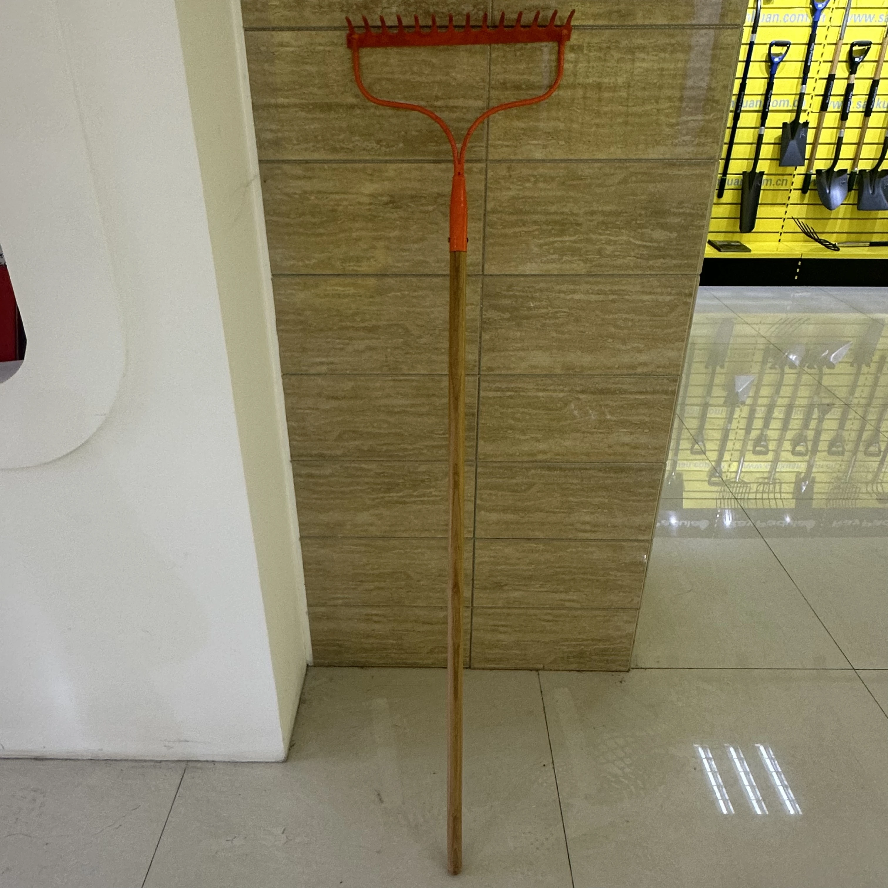 Factory  hot product leaf grabber rake lawn leveling garden tool weeding rake with long handle