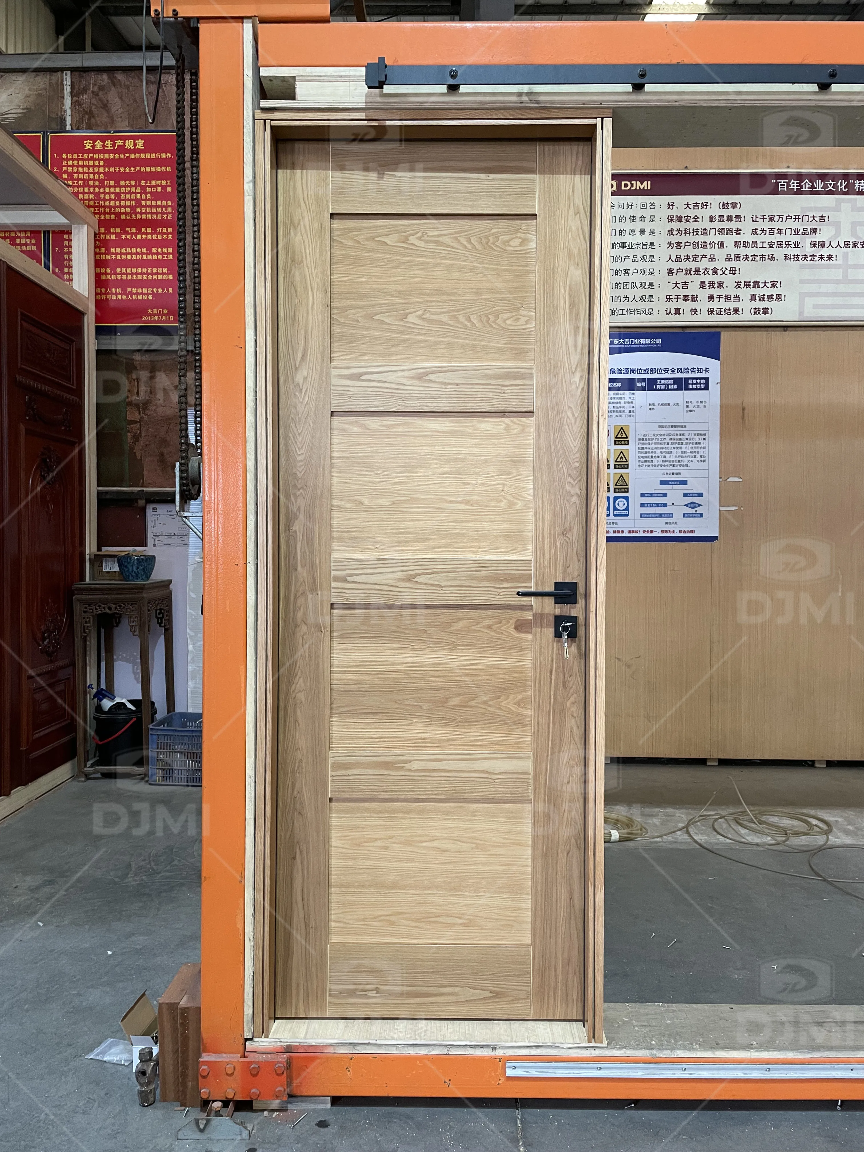 Guangdong Daji Customize Interior Bedroom White Primed Solid Core Wood Single Prehung Interior Shaker Door