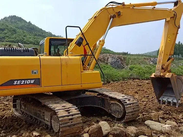 Chinese earth moving machinery excavator 21Ton Large Excavator SE210 for sale