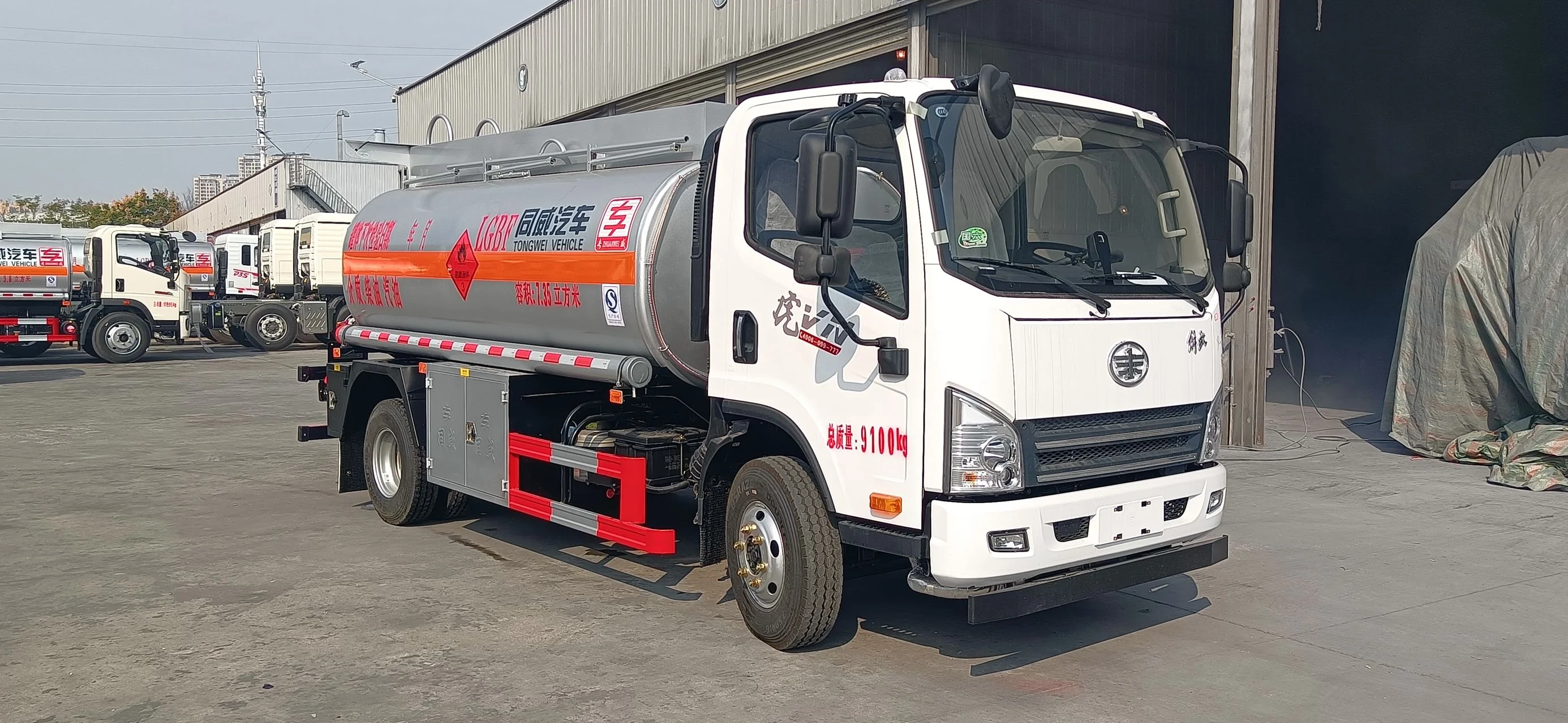 New Special Diesel Gasoline Oil Mobile Fuel Tanker Truck For Fuel Transporting