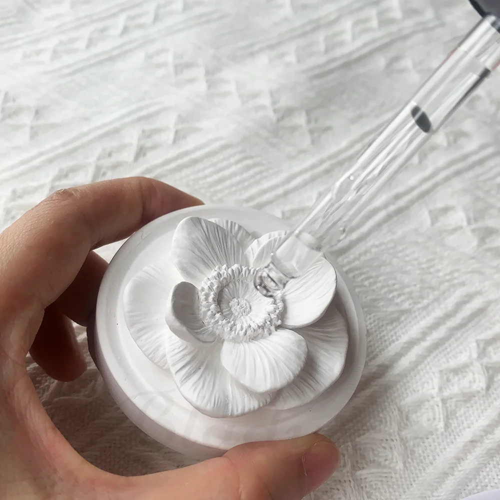 Custom flower shape home fragrance clay hanging aromatherapy car air freshener ceramic diffuser