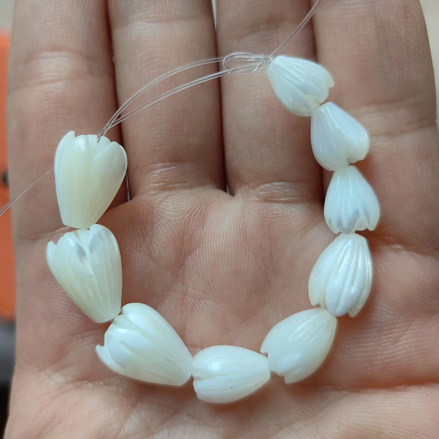 Hot sale hawaiian jasmine flower beads 8mm 10mm 13mm hand carved mother of pearl pikake flower beads