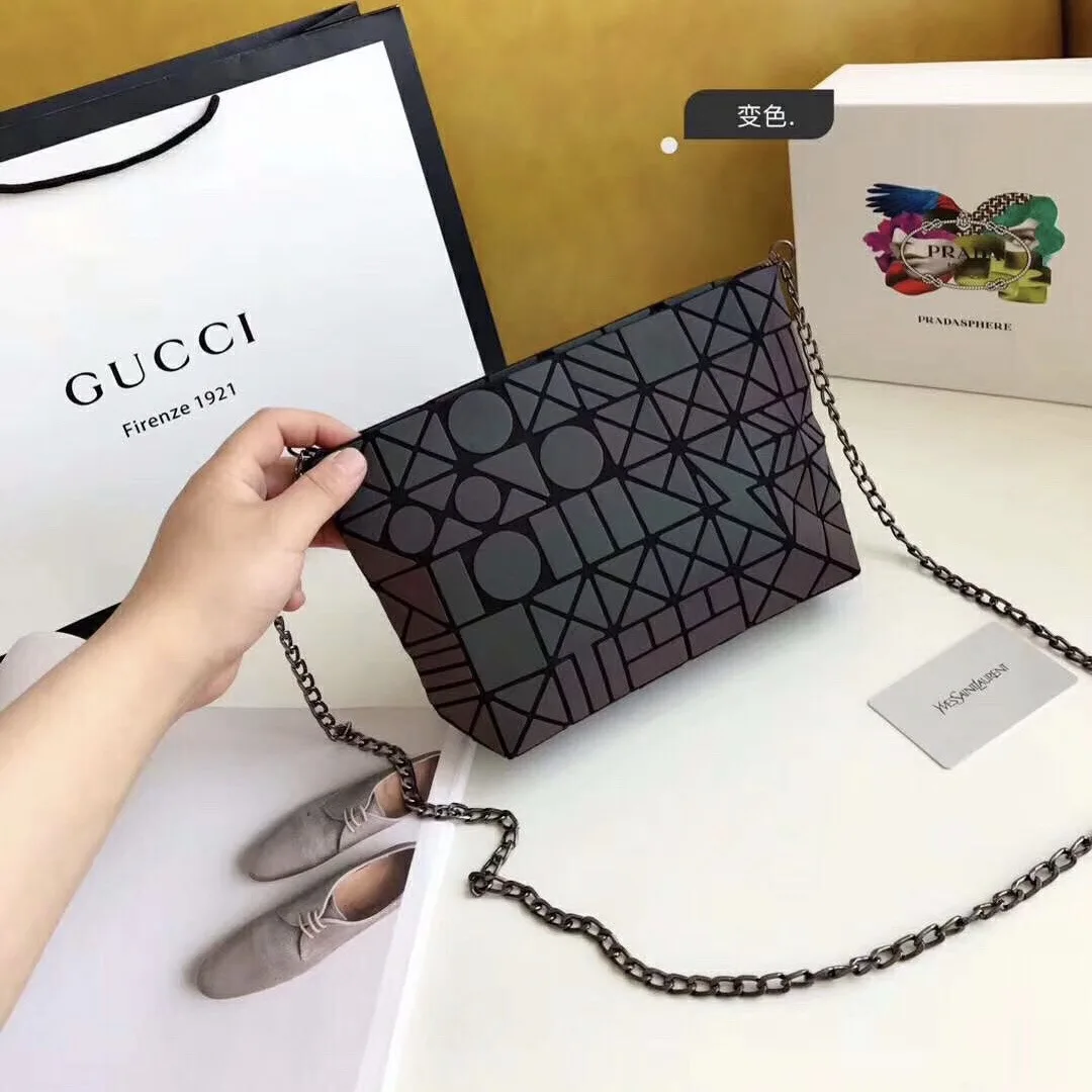 
Factory Price Wholesale Crossbody Geometric Design Shoulder Lattice Bag Fashion Shiny Color Change Multi-Colors 