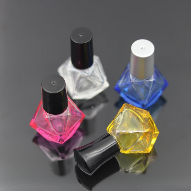 Hot sale Yellow Gradient 8ml Hanging Car Perfume Empty Glass Bottles With Triangle Wooden Cap
