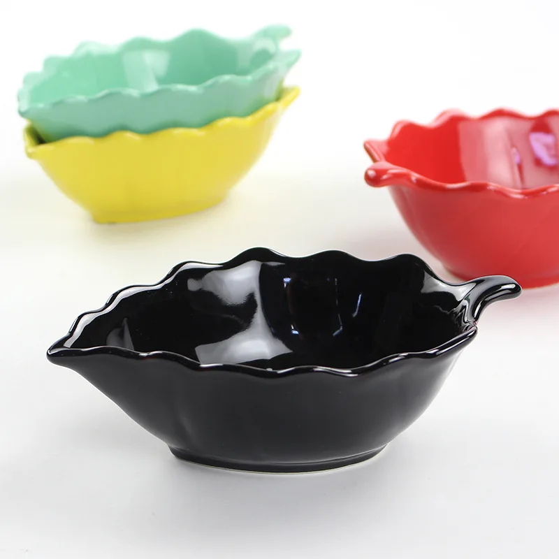 Japanese Casual Leaf Shape Ceramic Chip And Dip Bowls Set Mini Sushi Dipping Sauce Serving Bowl Dishes