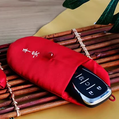 Stylish Pull-out Portable Key Storage Bag Character silk embroidery  Mini Card Holder High Protective Car Key Cover