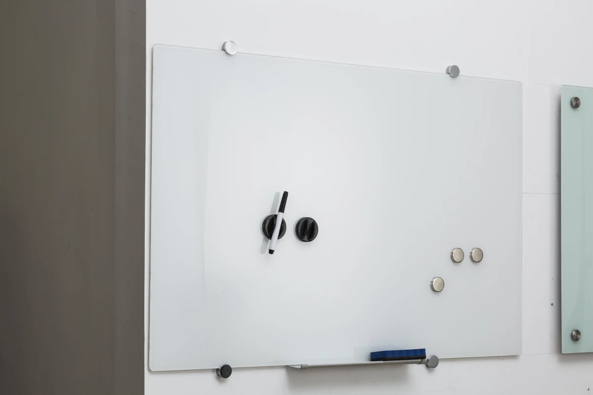 Factory Customized Magnetic Glass White Board With Circular Clip Standard Writing Notice Board