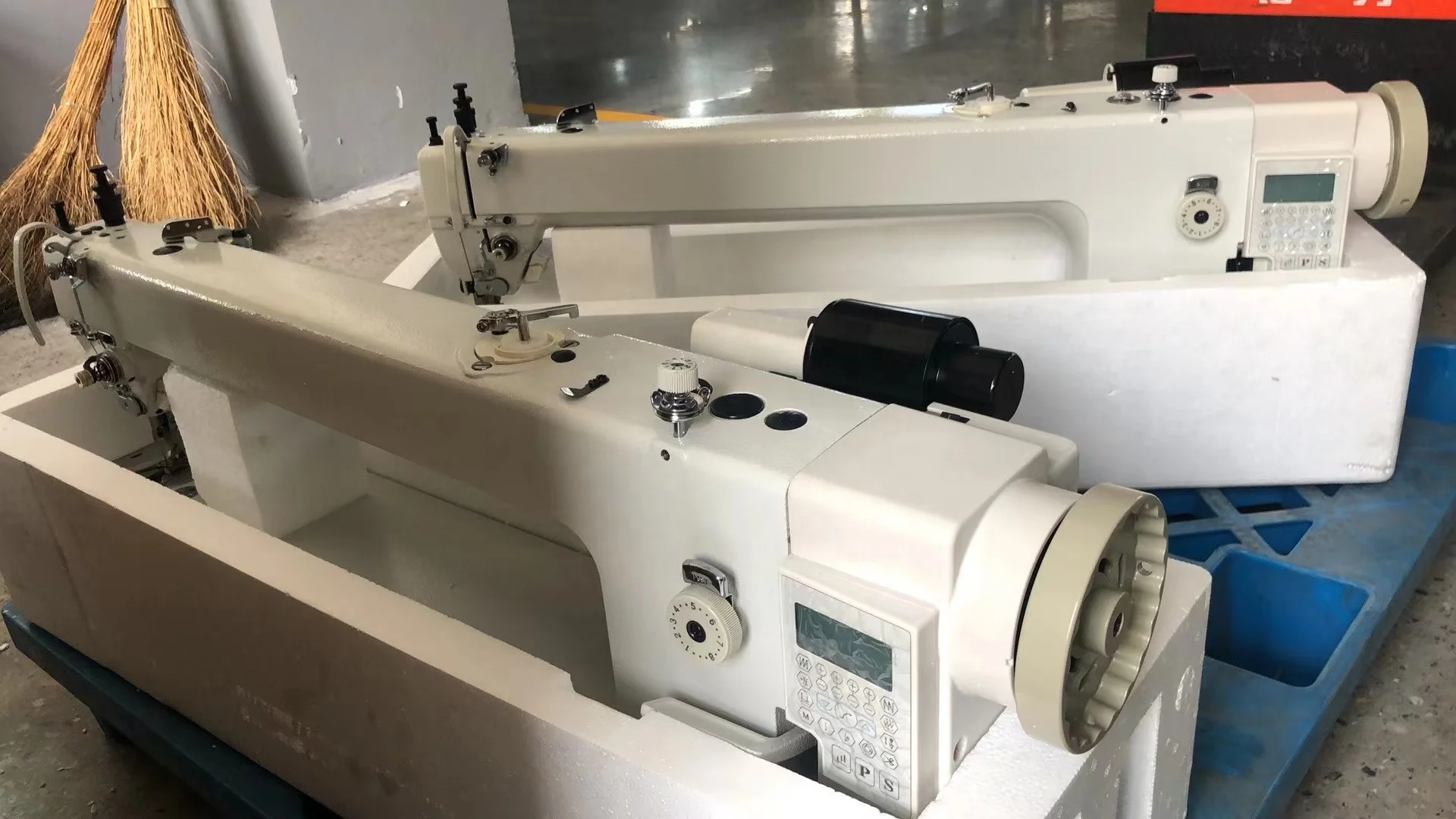 QK-0303L-56/85 automatic top and botton feed long-arm 56cm 85cm flatbed lockstitch Sewing Machine price