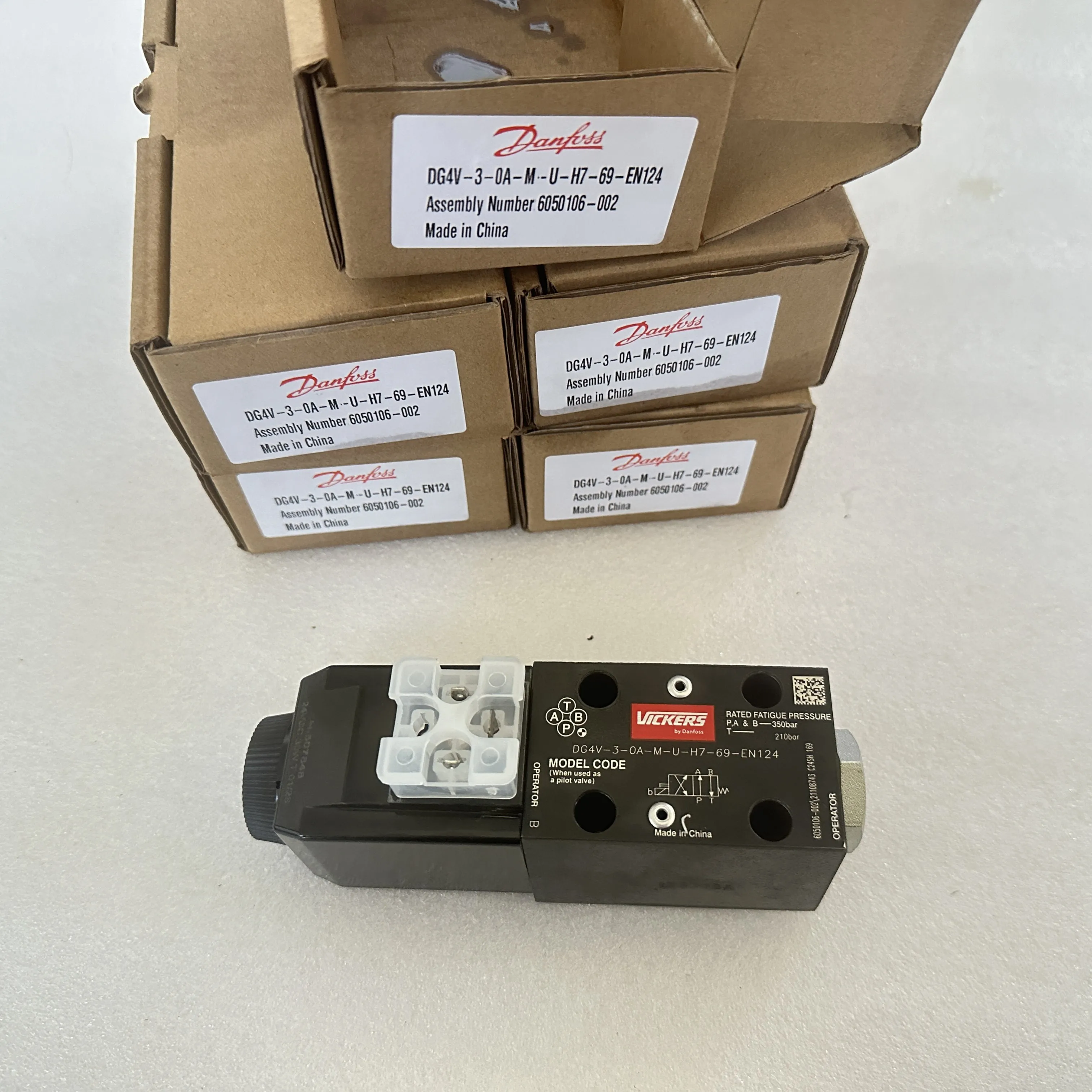 DG4V-3-0A-M-U-H7-69-EN124 клапан управления электромагнитным направленным клапаном Danfoss для машины литья под давлением