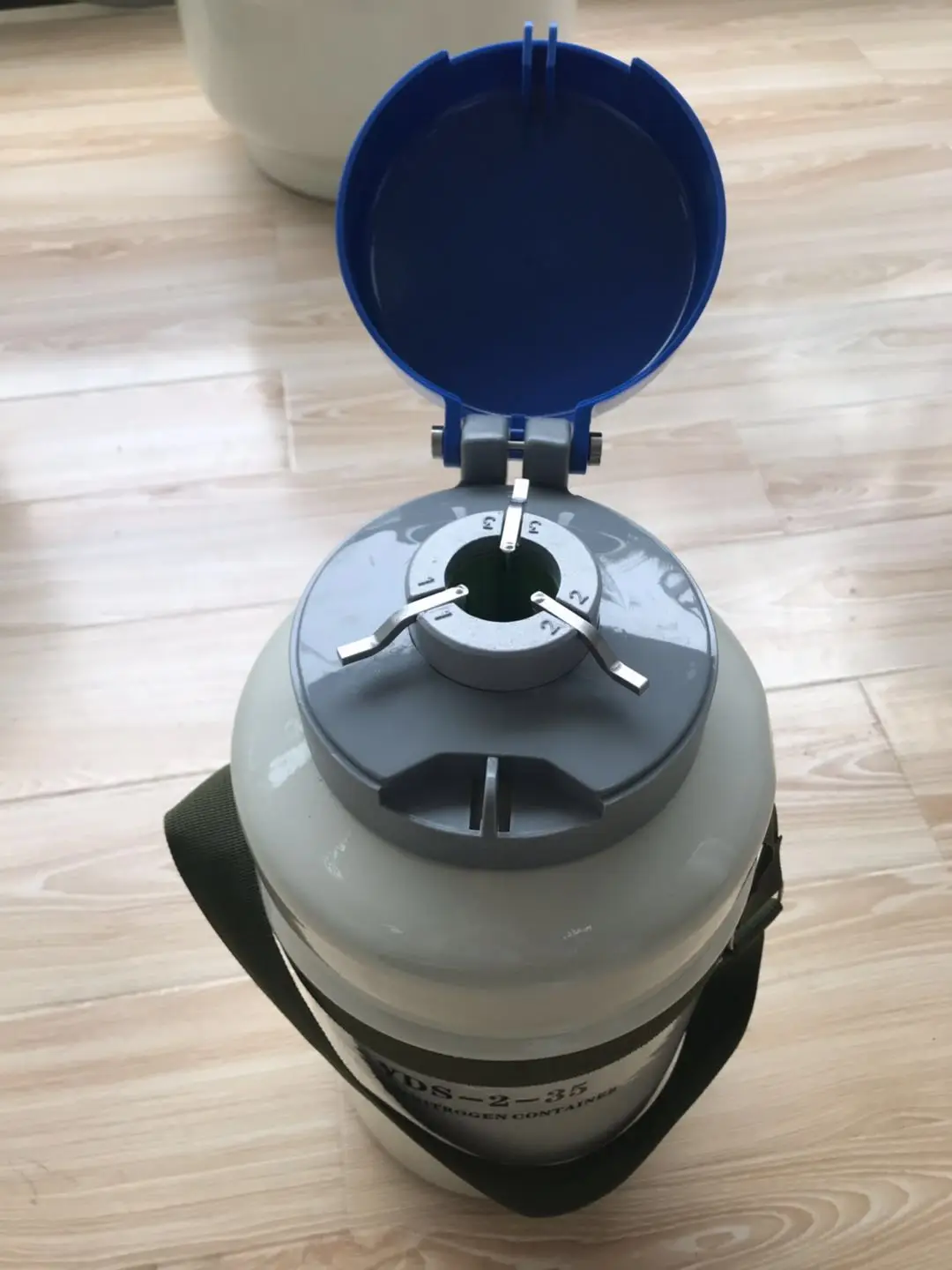 YDS-2 Cryocan Liquid Nitrogen Container  Price For Semen Storage