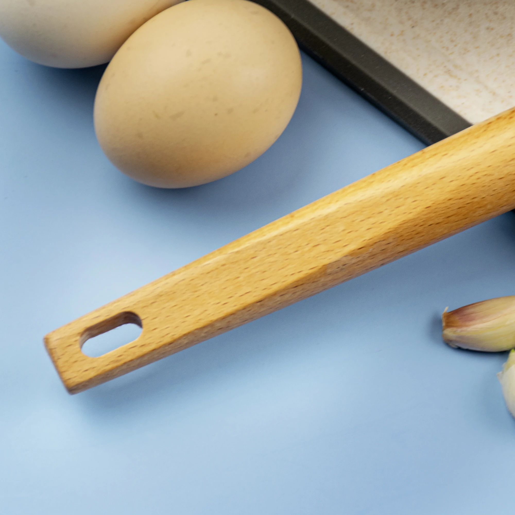 Wholesale premium quality durable kitchen tools stainless steel egg beater with wooden handle
