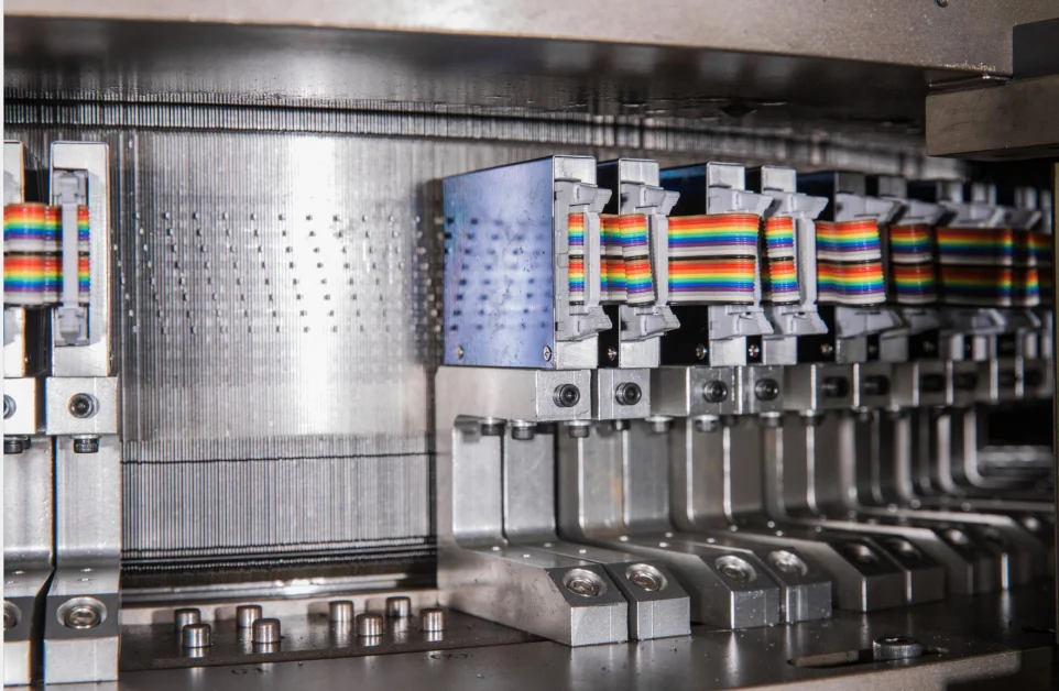 Новый дизайн, Электронная 4/6 цветная Автоматическая вязальная машина