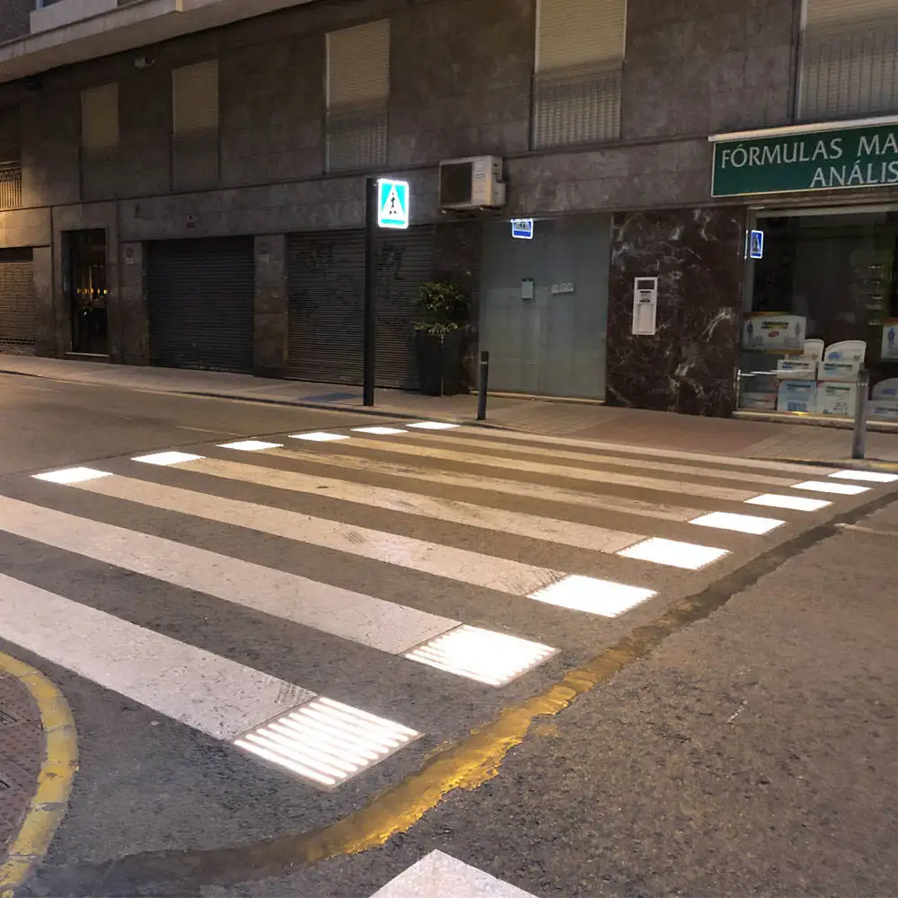 Intelligent Pedestrian crossing System In-Road Warning smart zebra Light Systems wireless bluetooth solar road stud for traffic