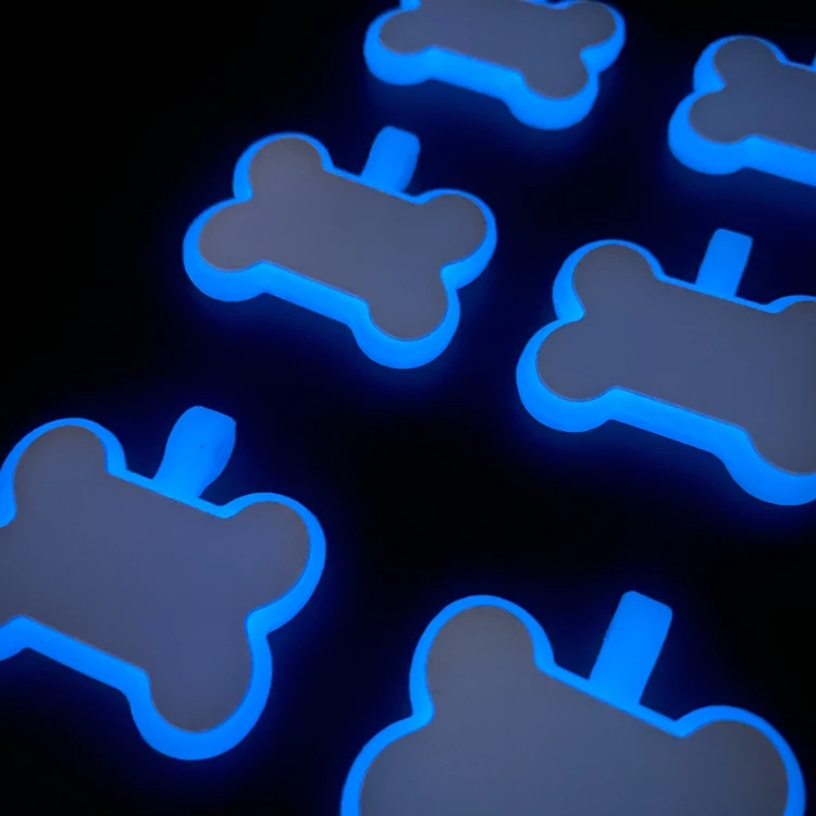 custom logo free sample glow in the dark fluorescent blue bone shape silicone pet tag for double-sided printed engraved