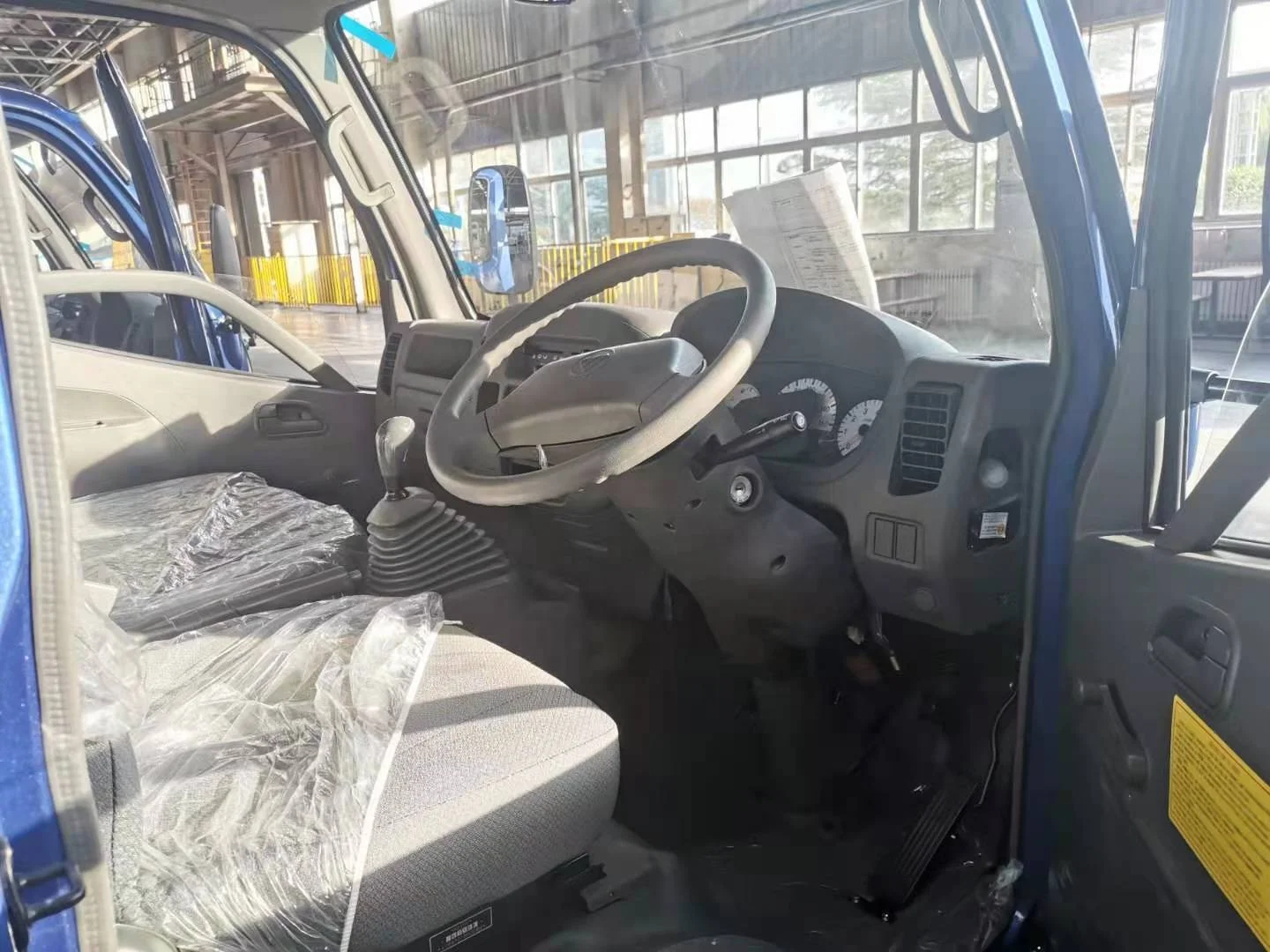 FOTON 3TONS RHD LIGHT CARGO TRUCK WITH 2.8L DIESEL ENGINE AND SINGLE CABIN