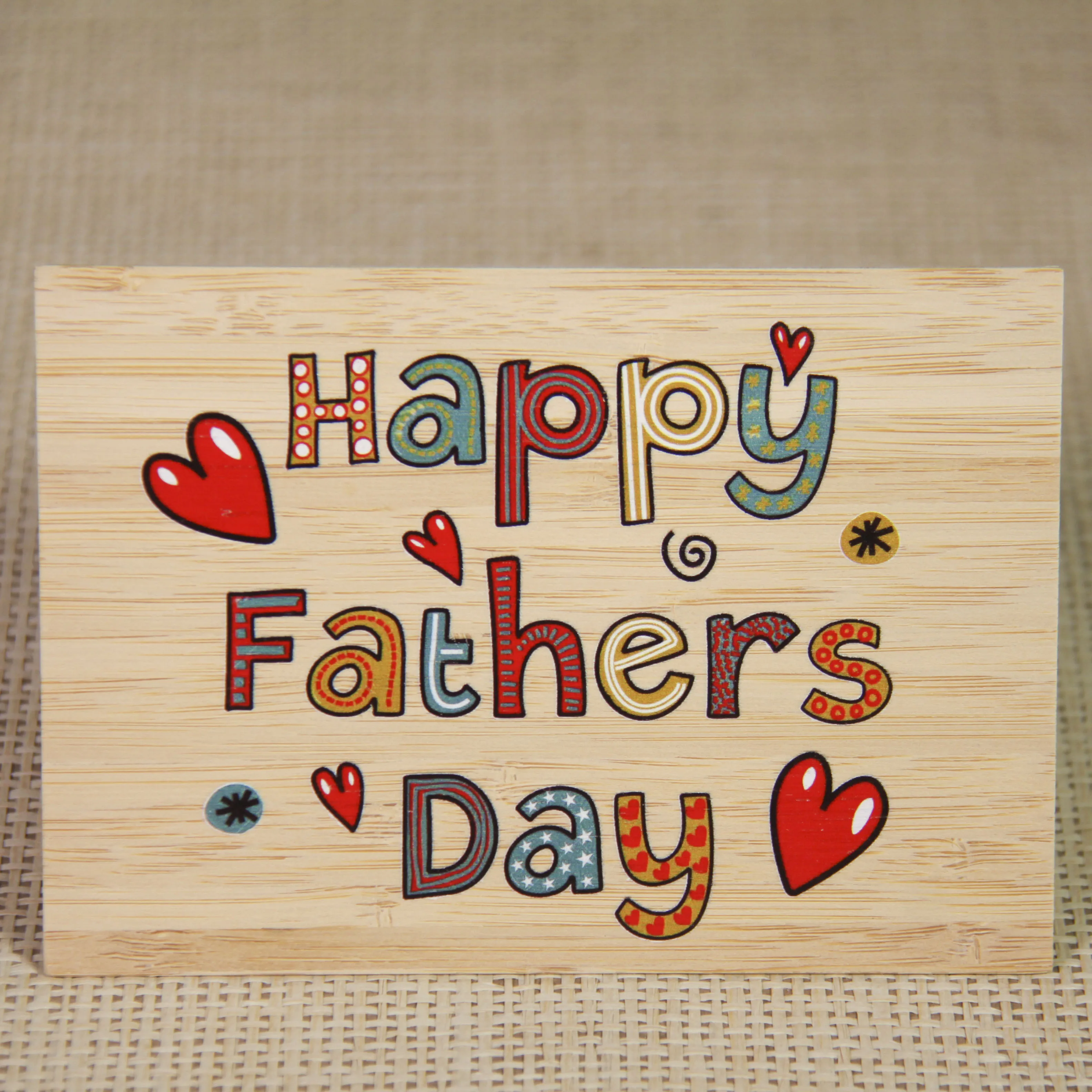 Открытка с деревянной печатью на День Матери